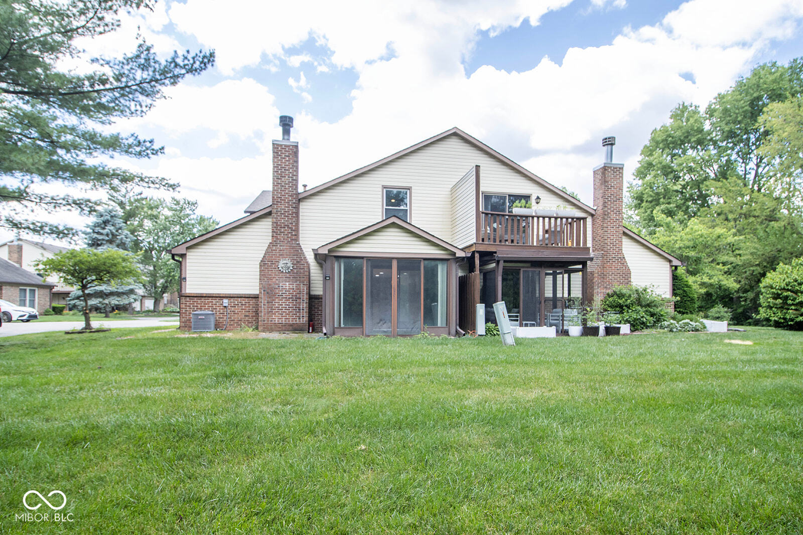 2424 N Willow Way