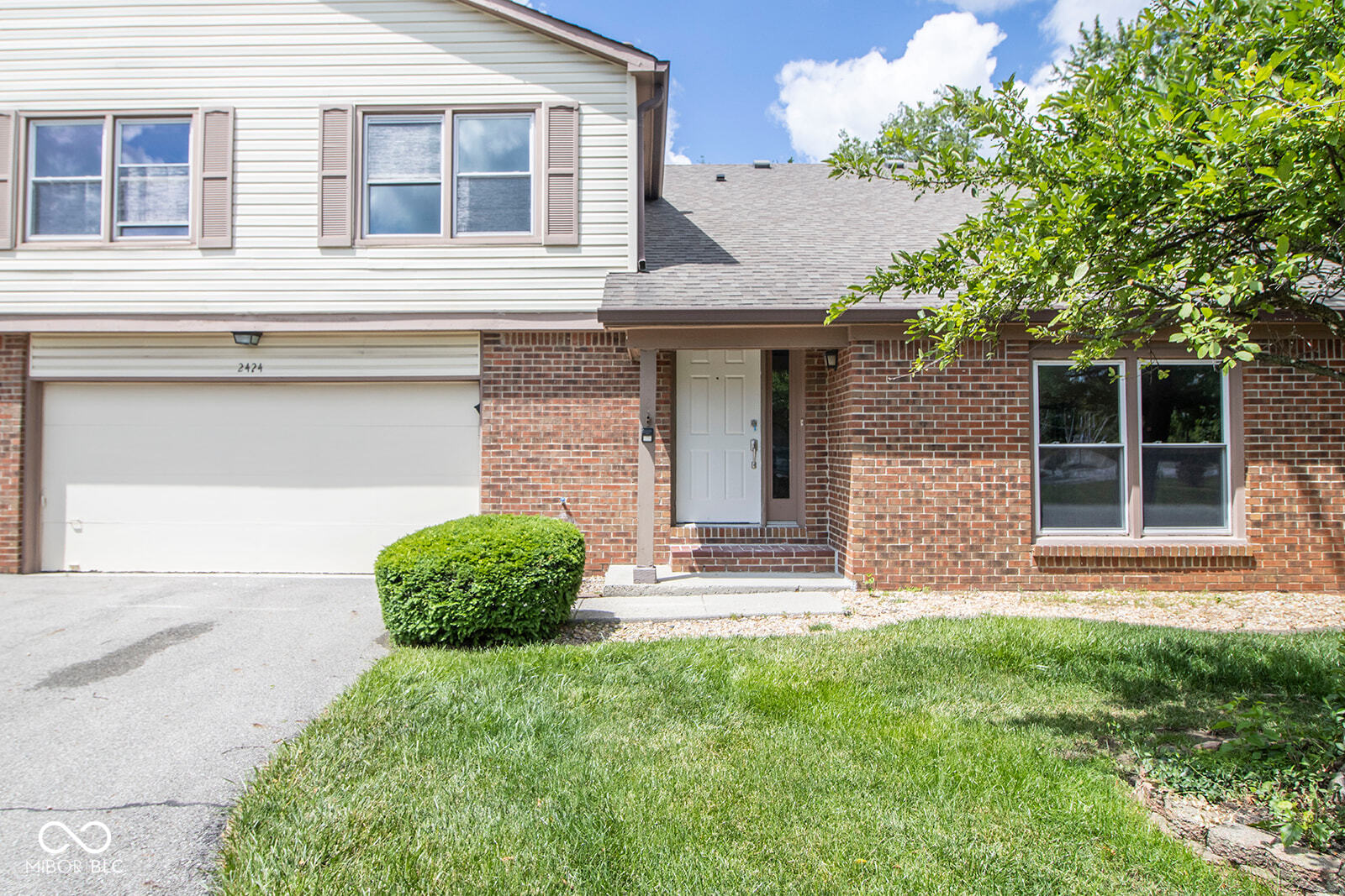 2424 N Willow Way