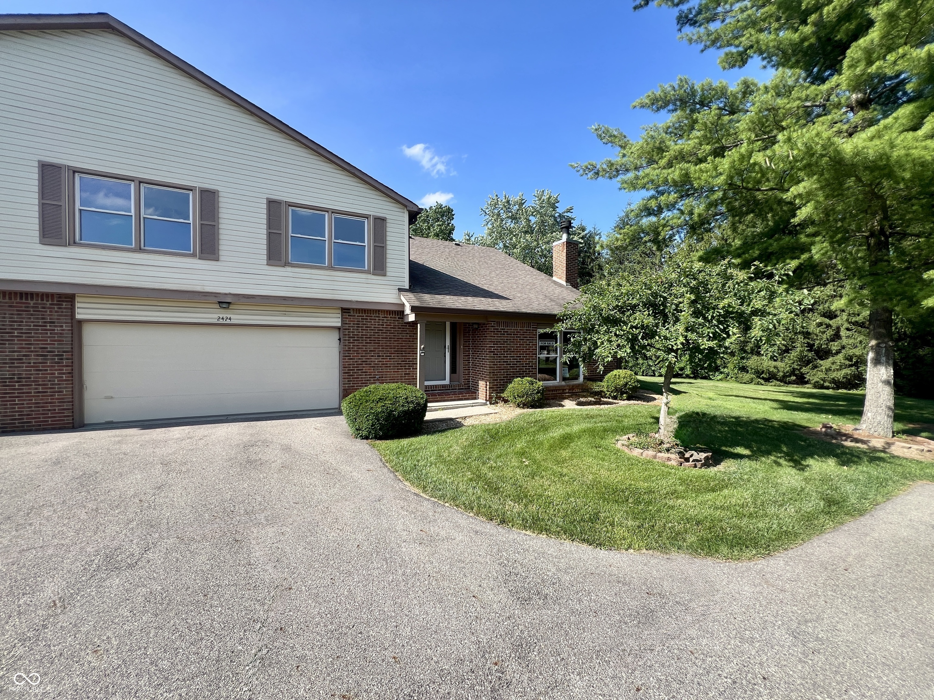 2424 N Willow Way