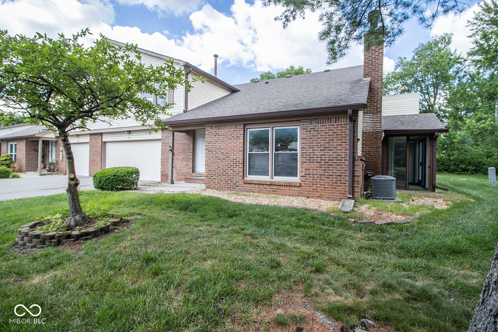 2424 N Willow Way