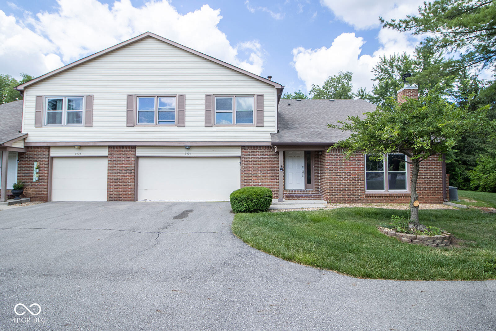 2424 N Willow Way