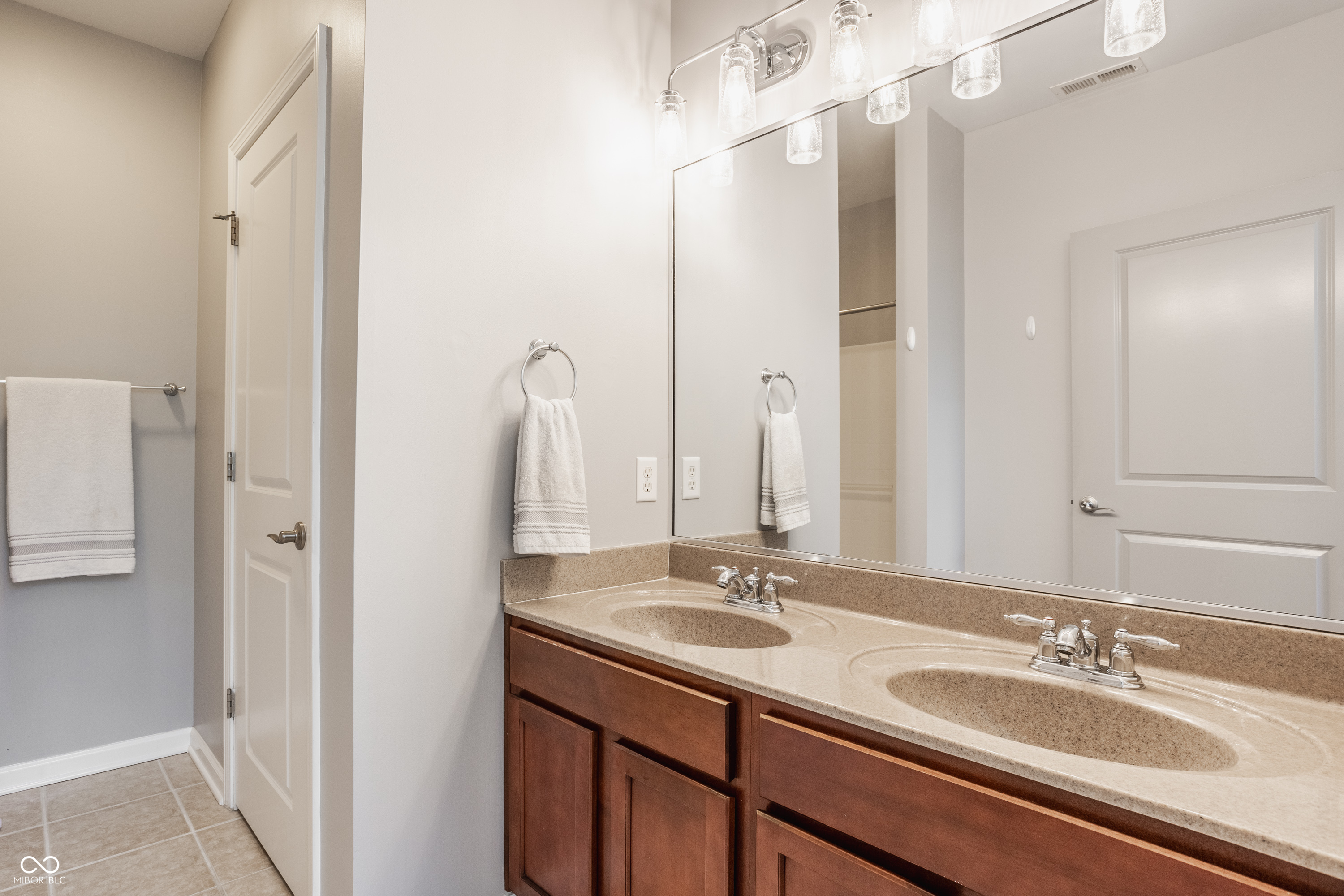 630 N College Avenue Unit: 305