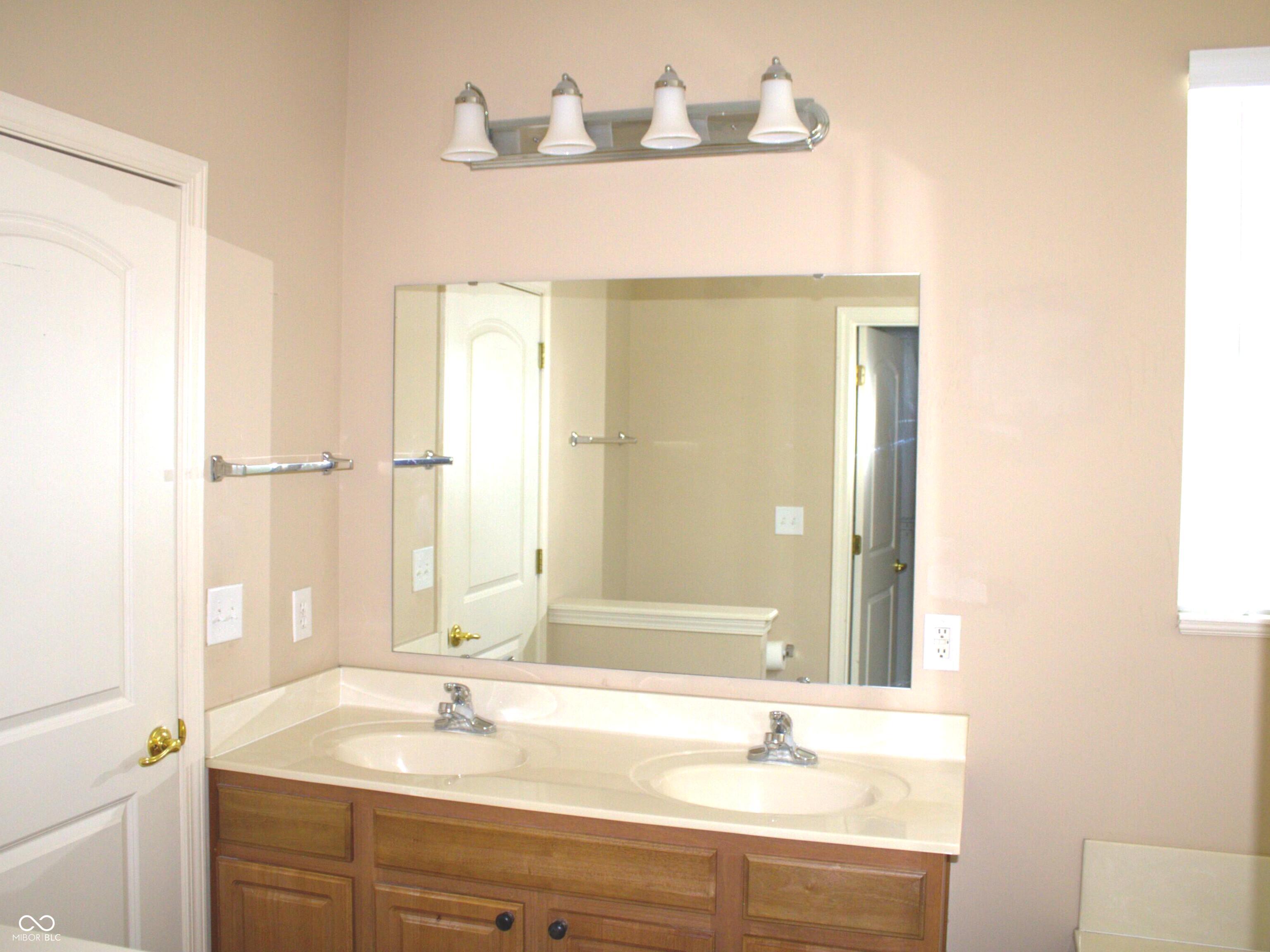 16321 Meadowlands Court