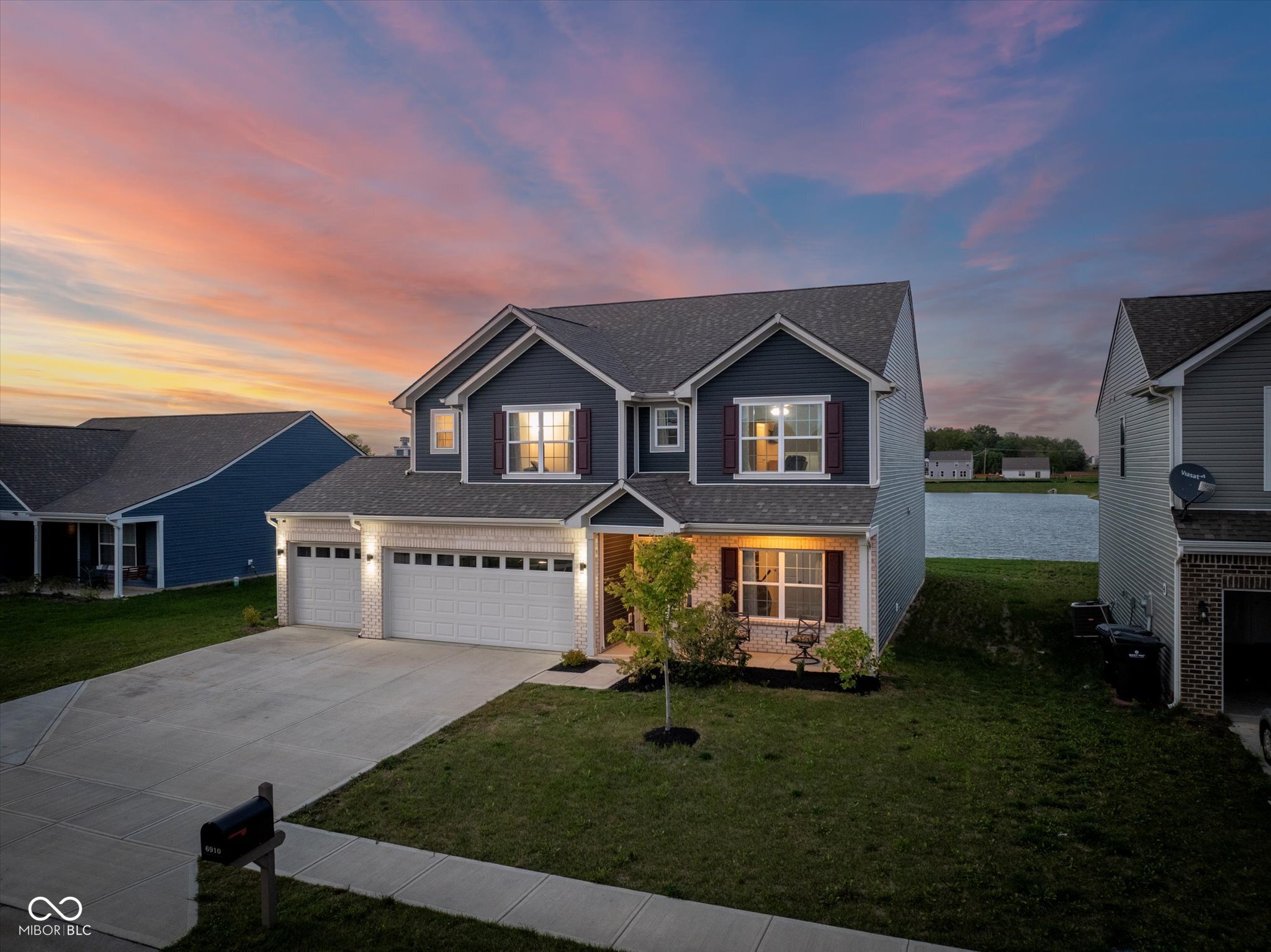 6910 Honeysuckle Way