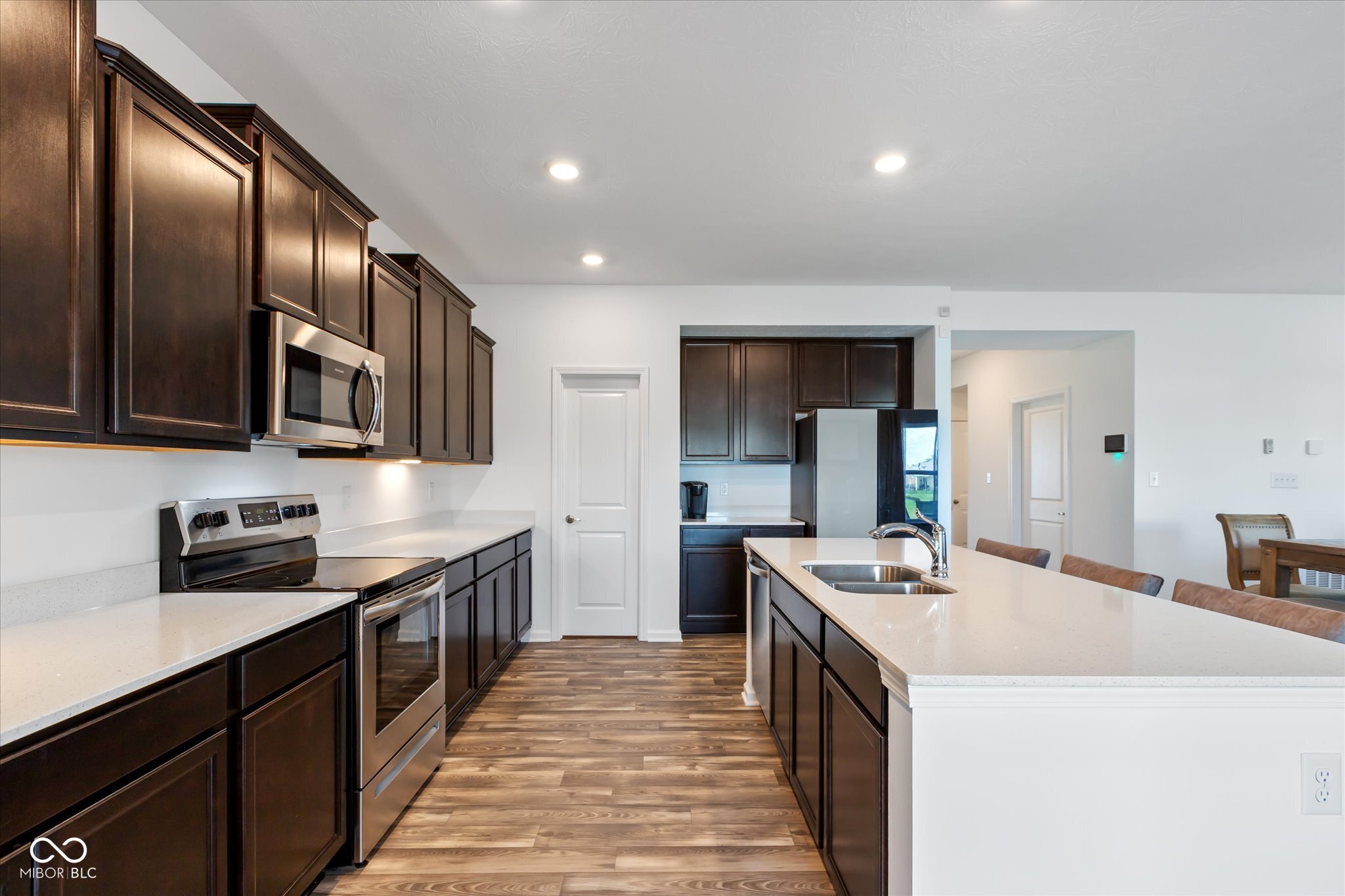 6910 Honeysuckle Way