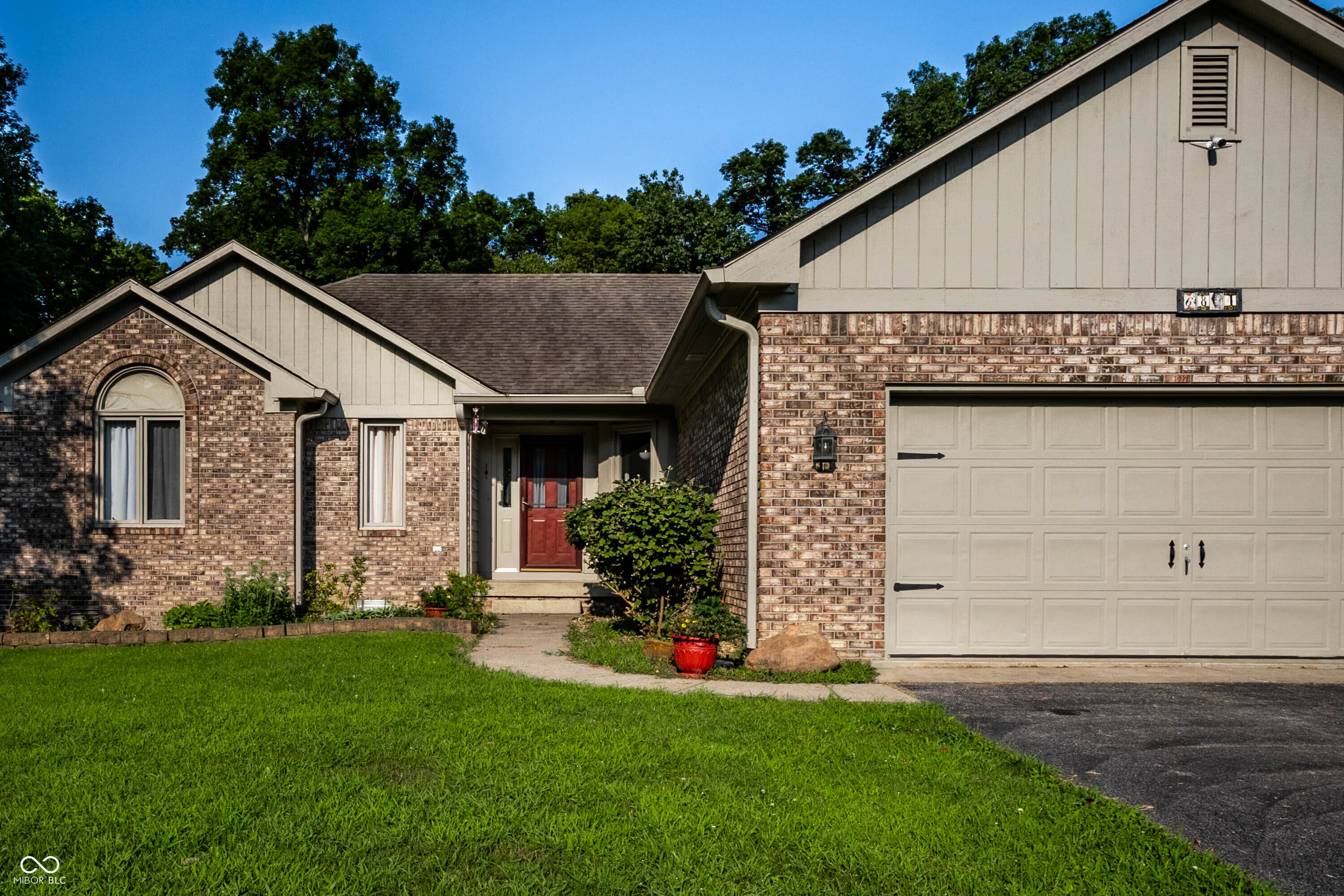 6884 S County Road 400 E