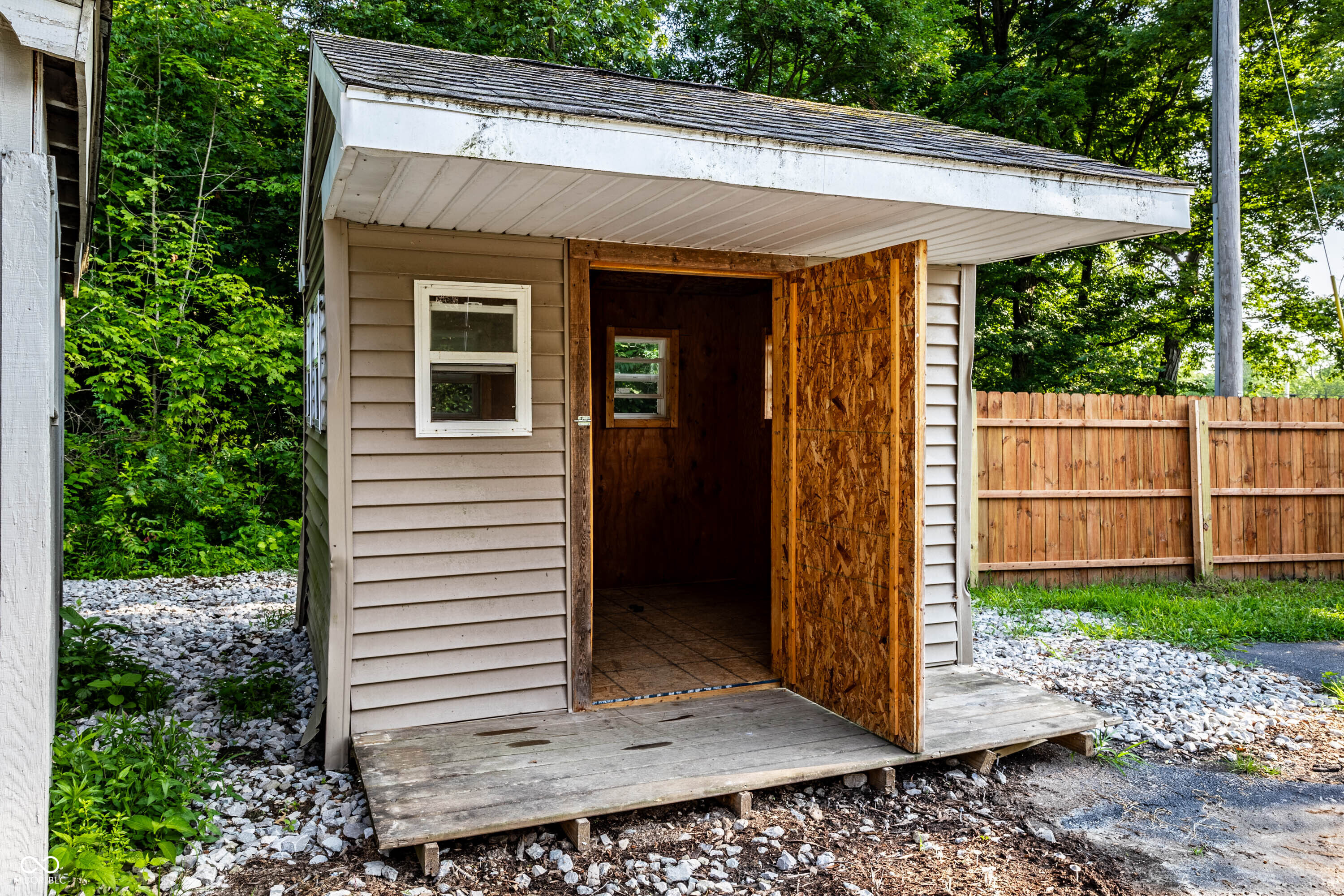 6884 S County Road 400 E