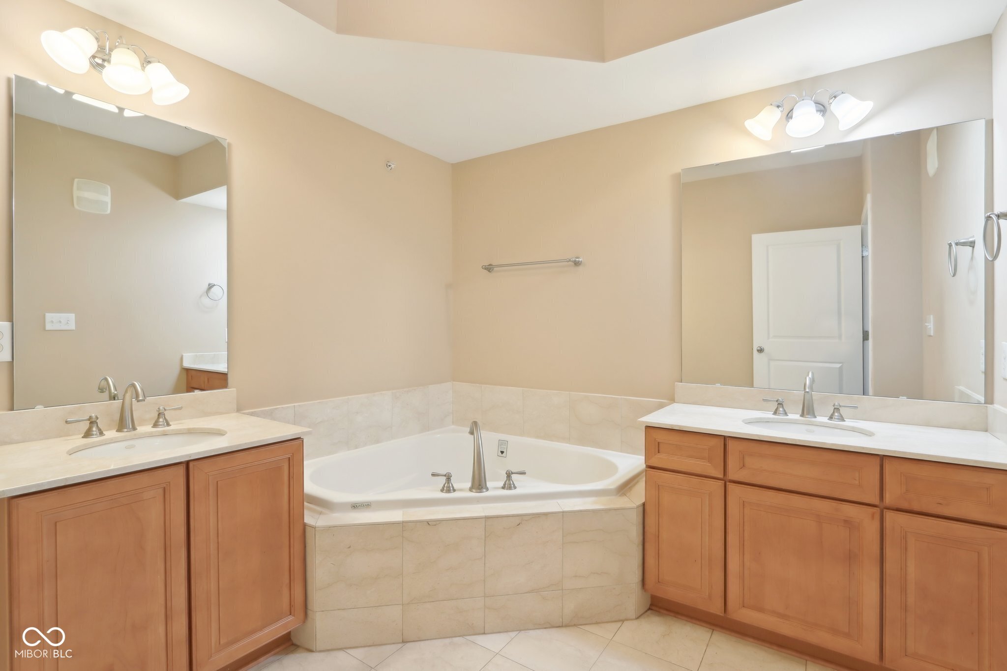 355 E Ohio Street Unit: 309