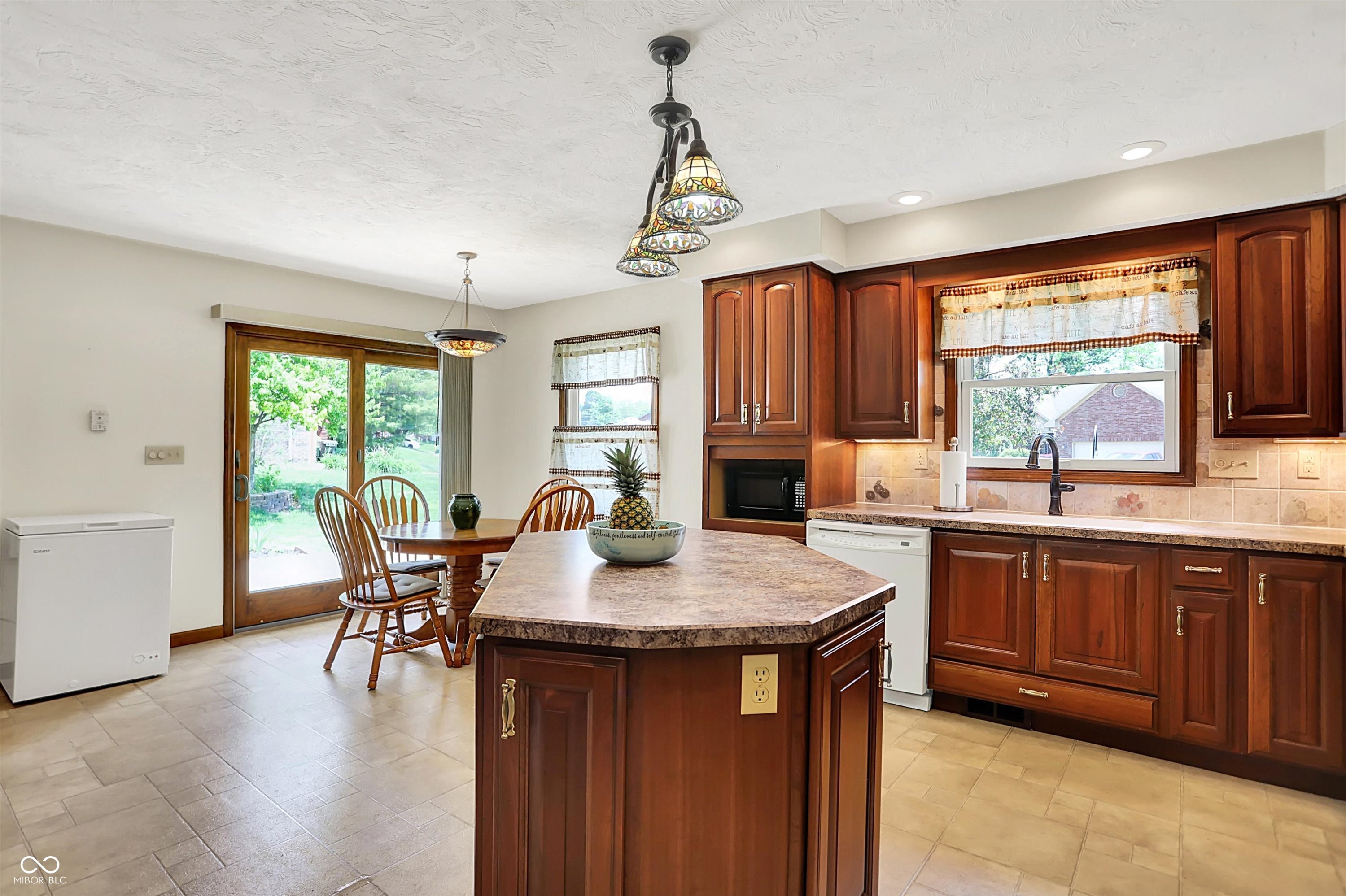 425 Waterview Boulevard