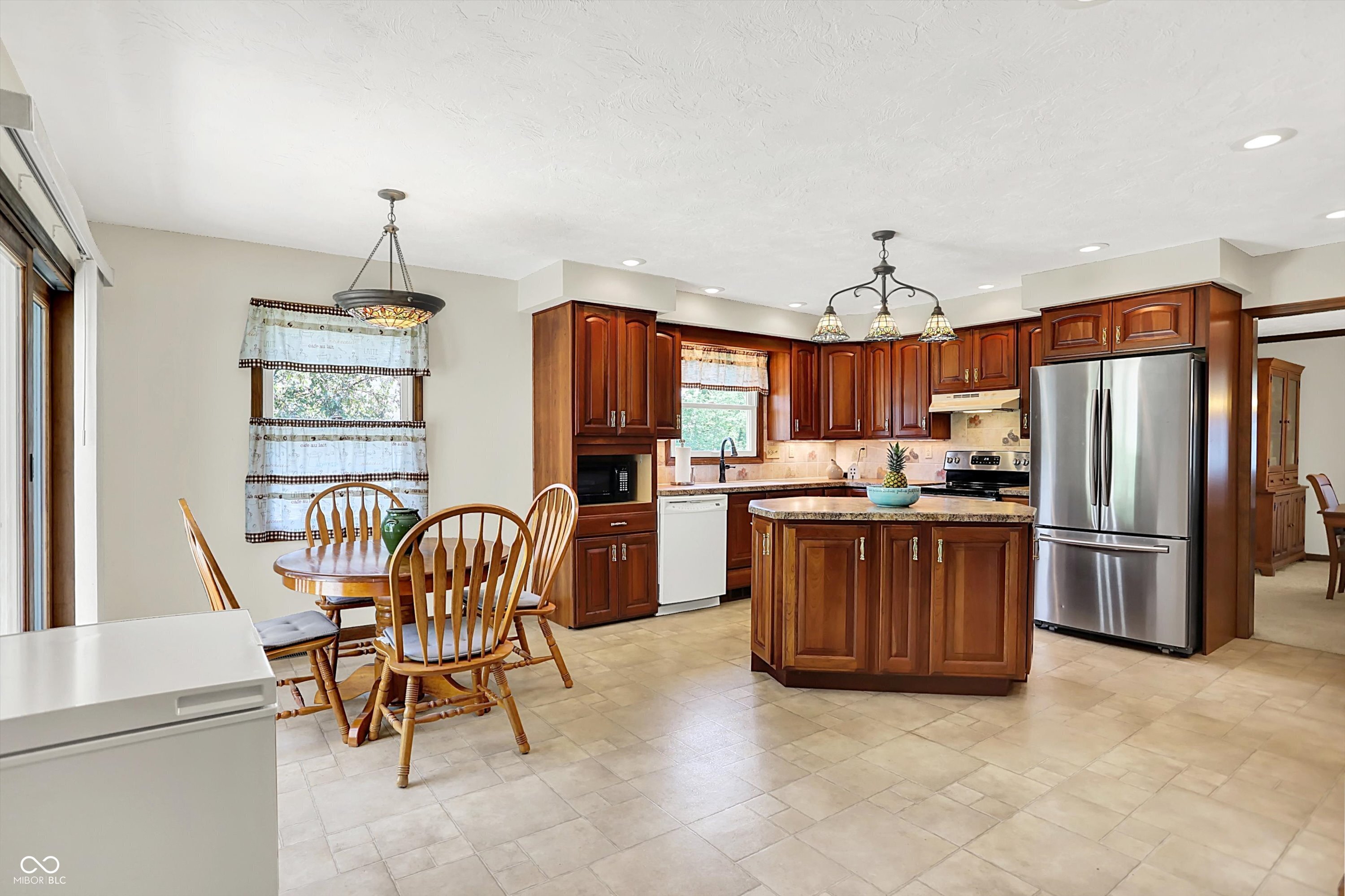 425 Waterview Boulevard