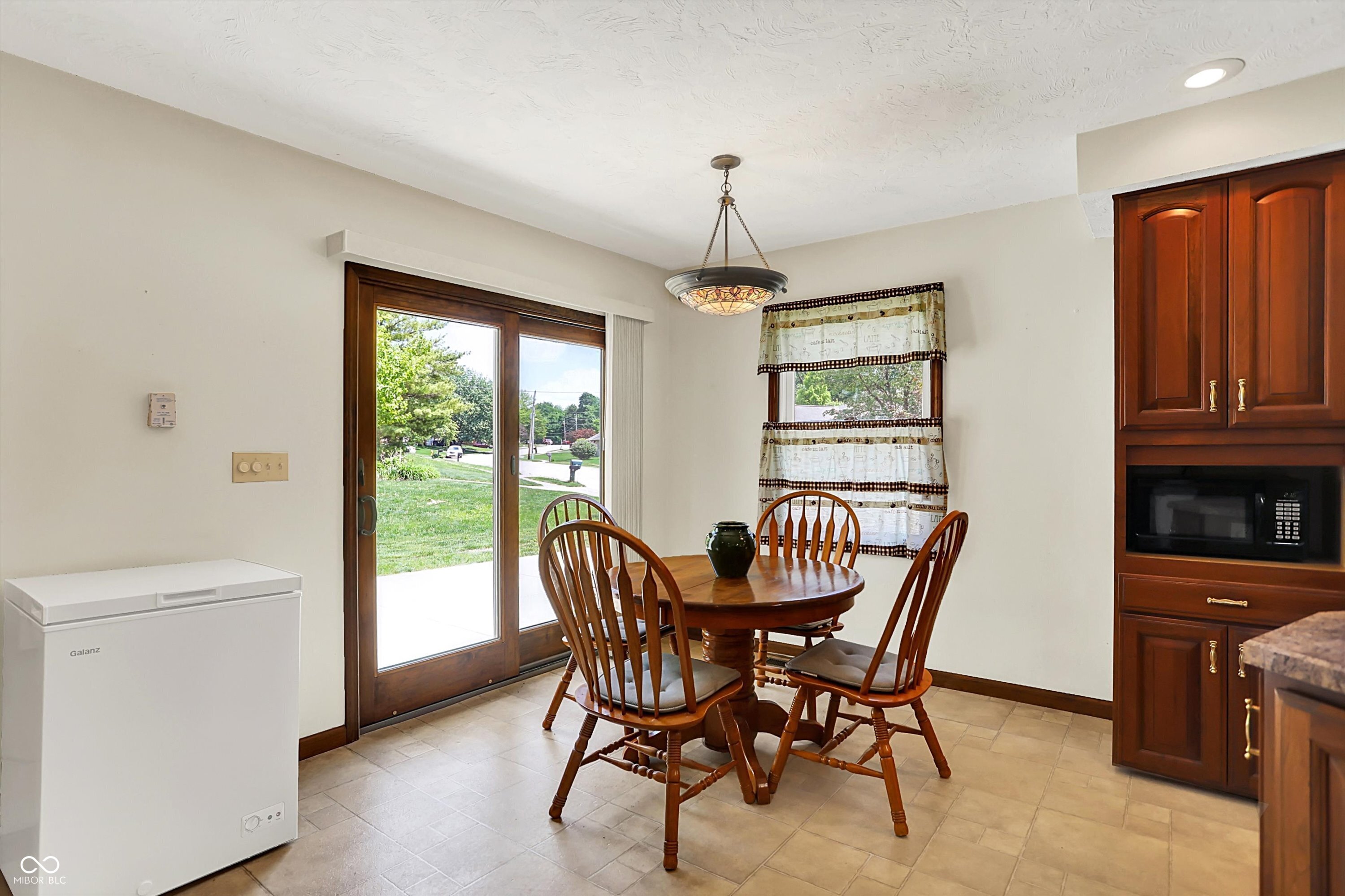 425 Waterview Boulevard