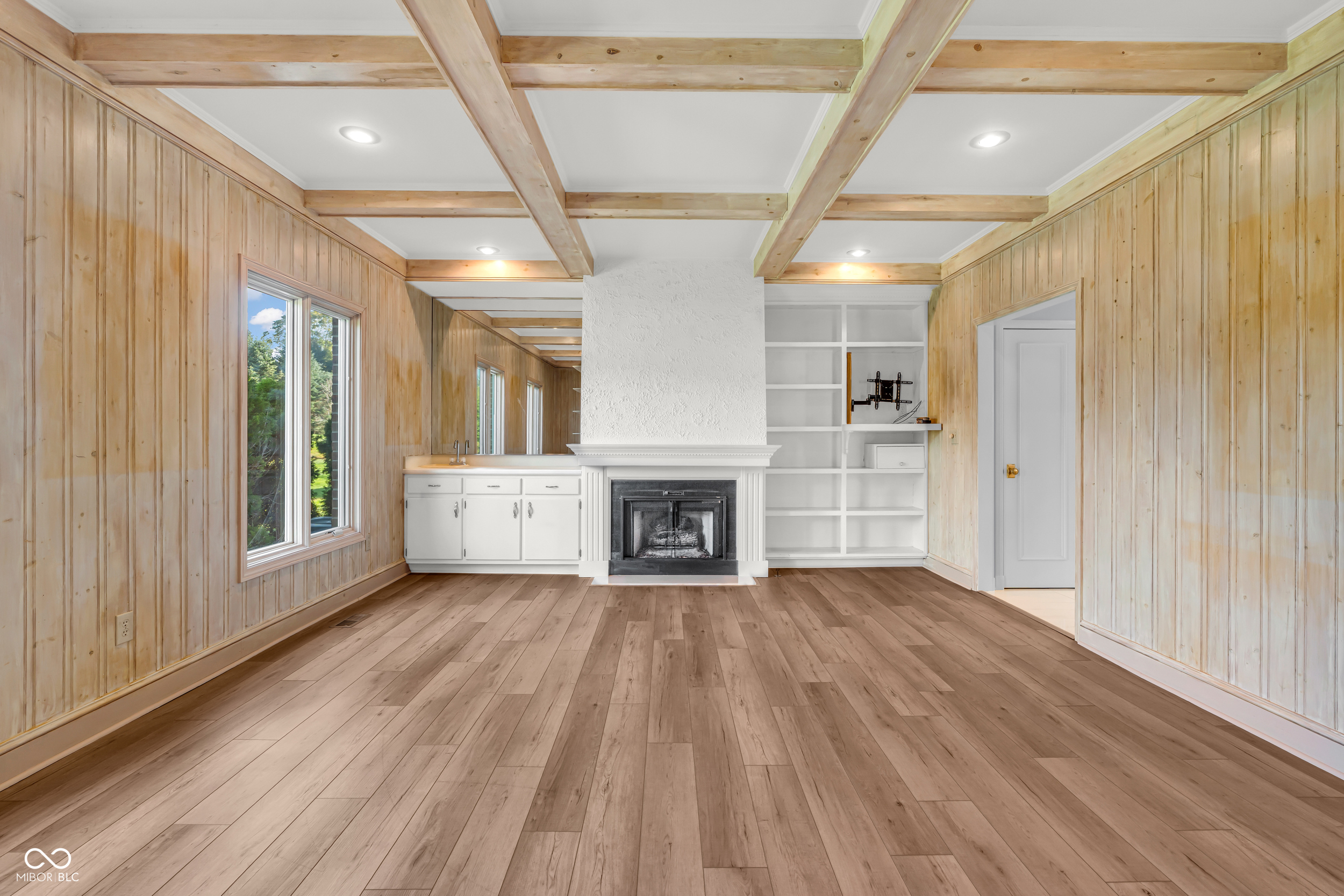 958 Tamarack Cir N Drive