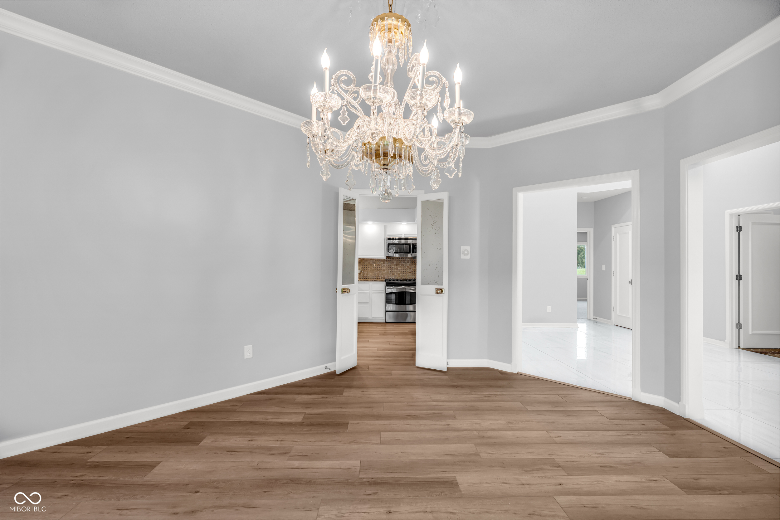 958 Tamarack Cir N Drive