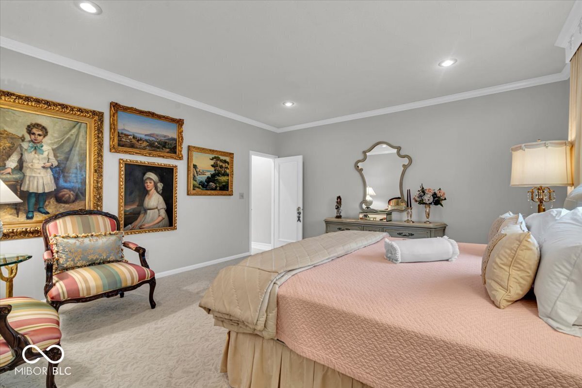 958 Tamarack Cir N Drive