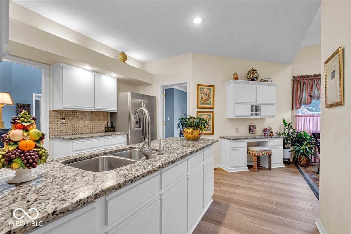 958 Tamarack Cir N Drive