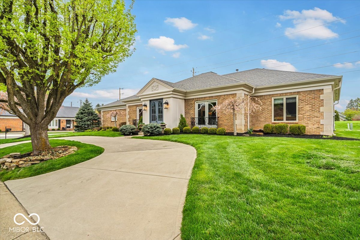 958 Tamarack Cir N Drive