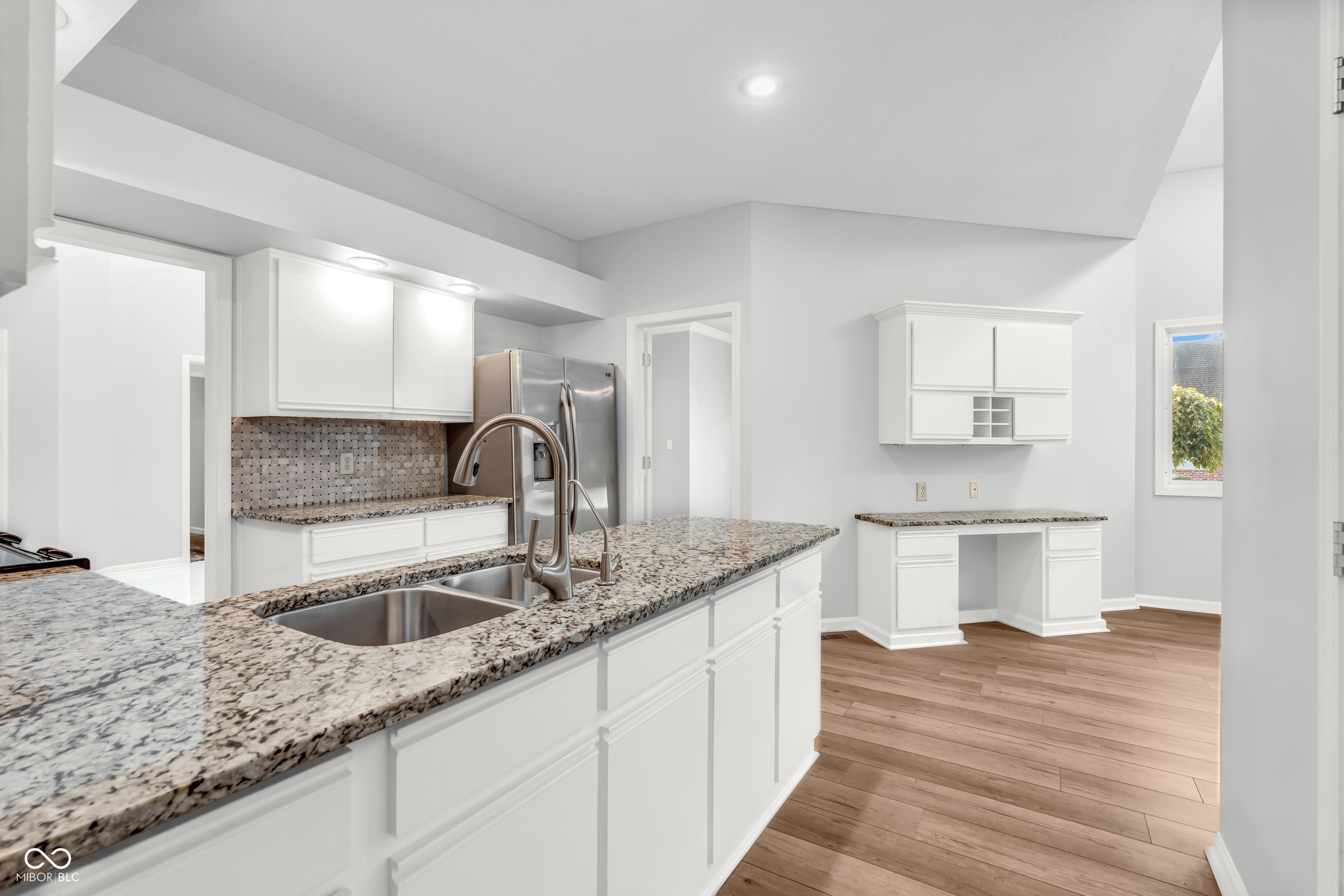 958 Tamarack Cir N Drive