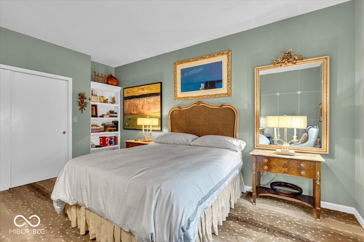 958 Tamarack Cir N Drive