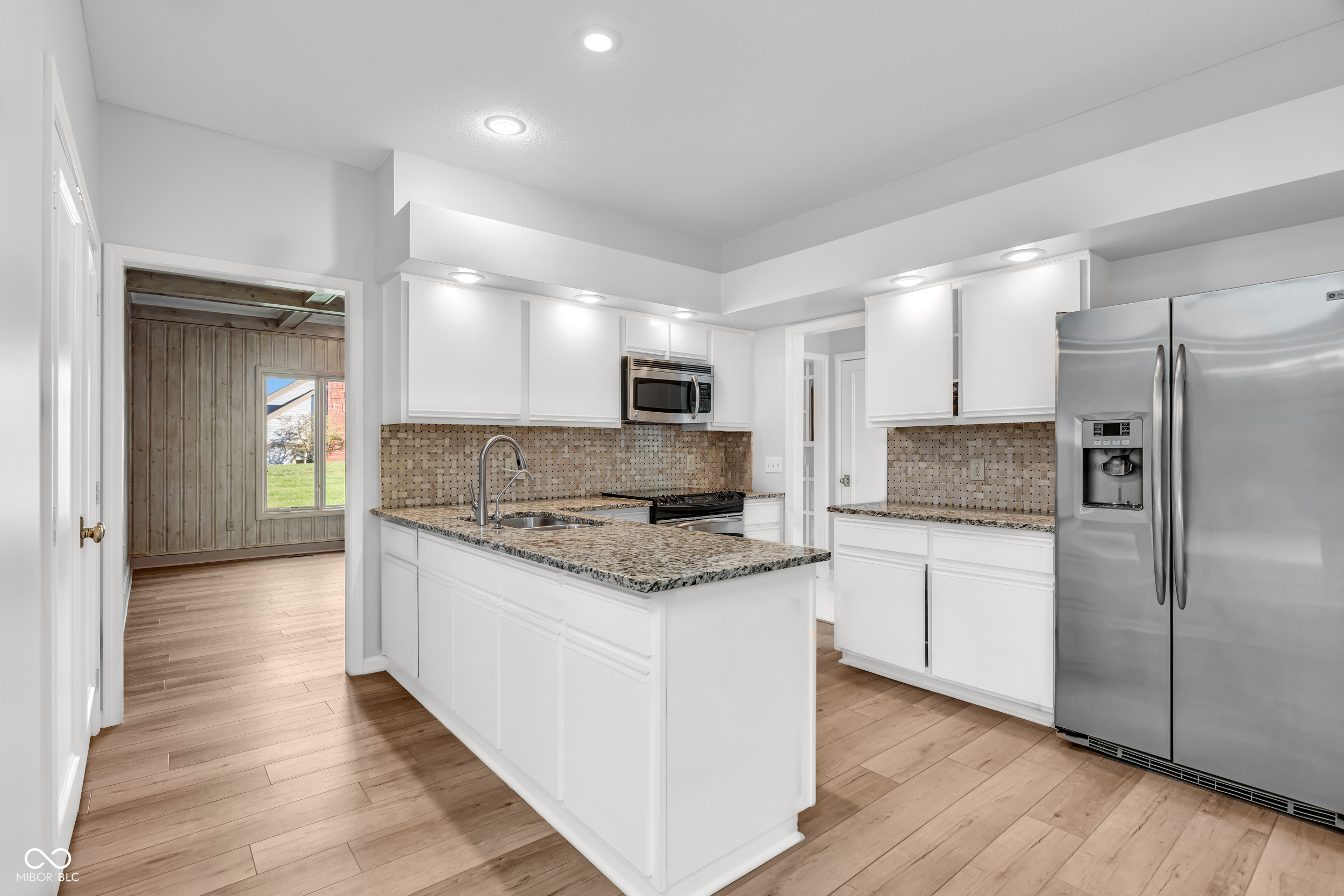 958 Tamarack Cir N Drive