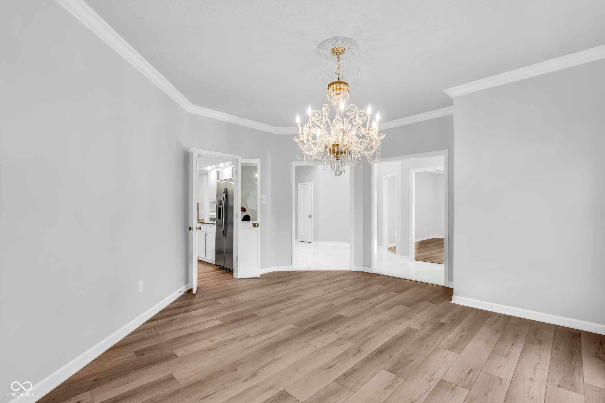 958 Tamarack Cir N Drive