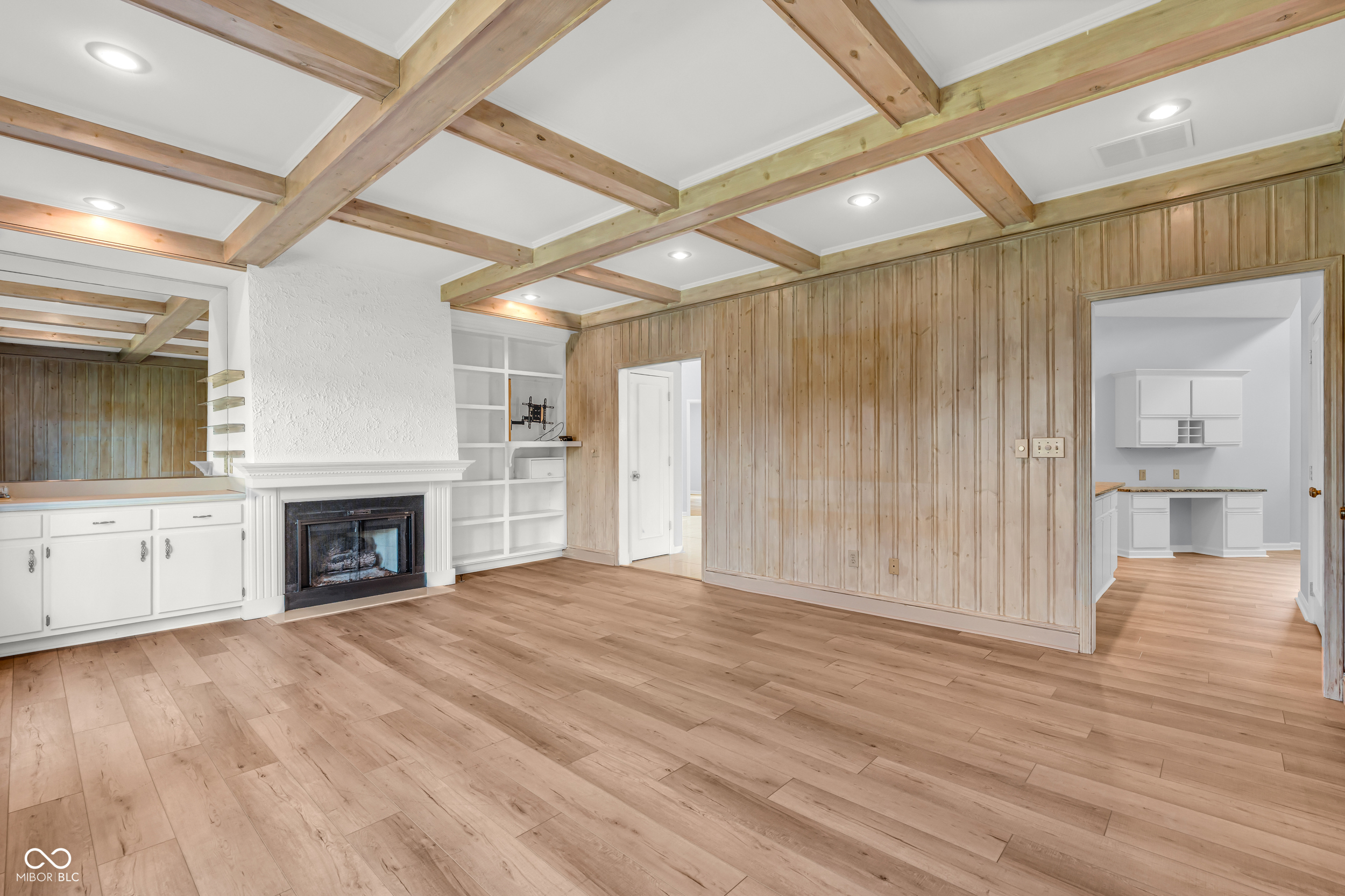 958 Tamarack Cir N Drive