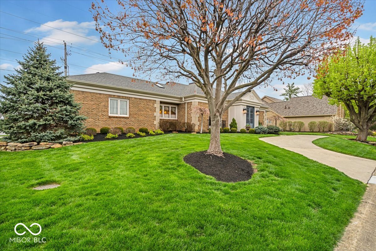 958 Tamarack Cir N Drive