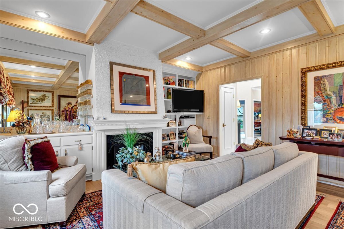 958 Tamarack Cir N Drive