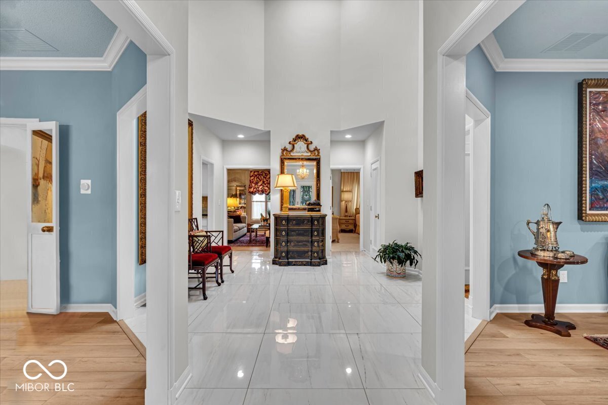 958 Tamarack Cir N Drive