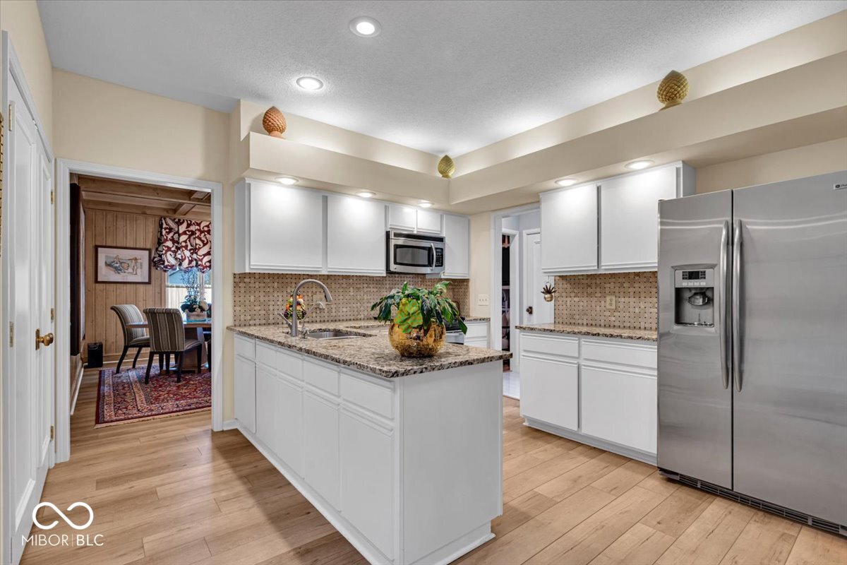 958 Tamarack Cir N Drive