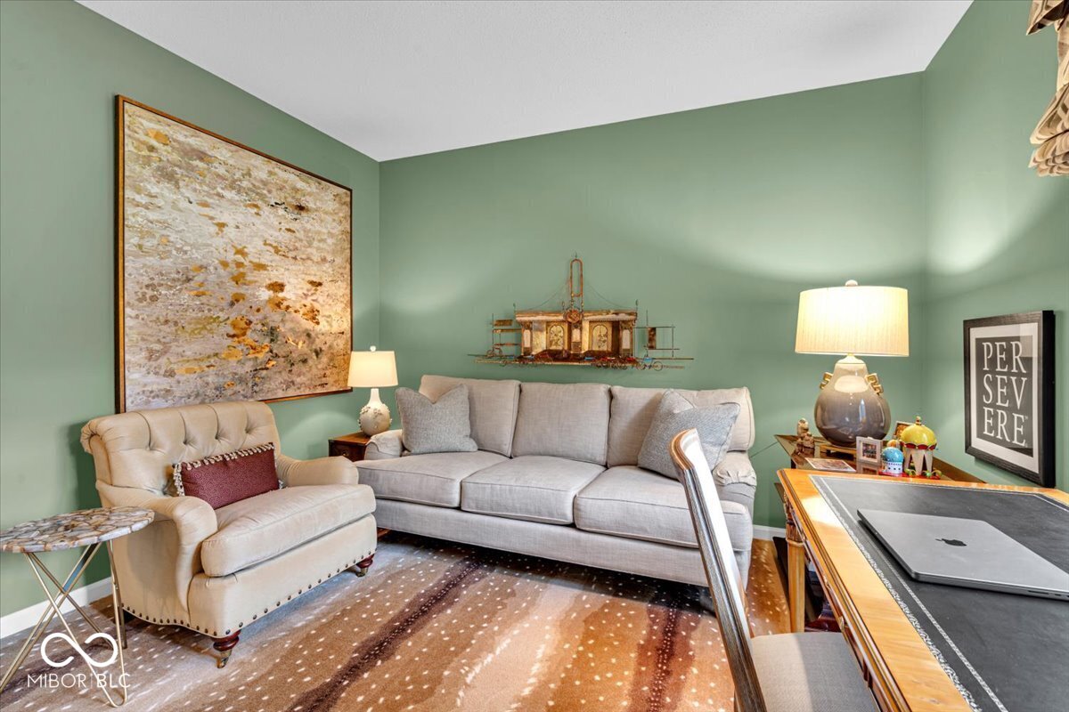 958 Tamarack Cir N Drive