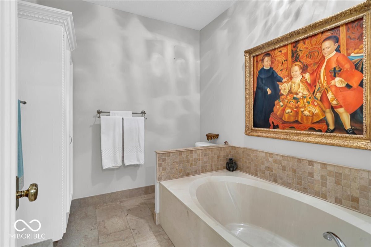 958 Tamarack Cir N Drive