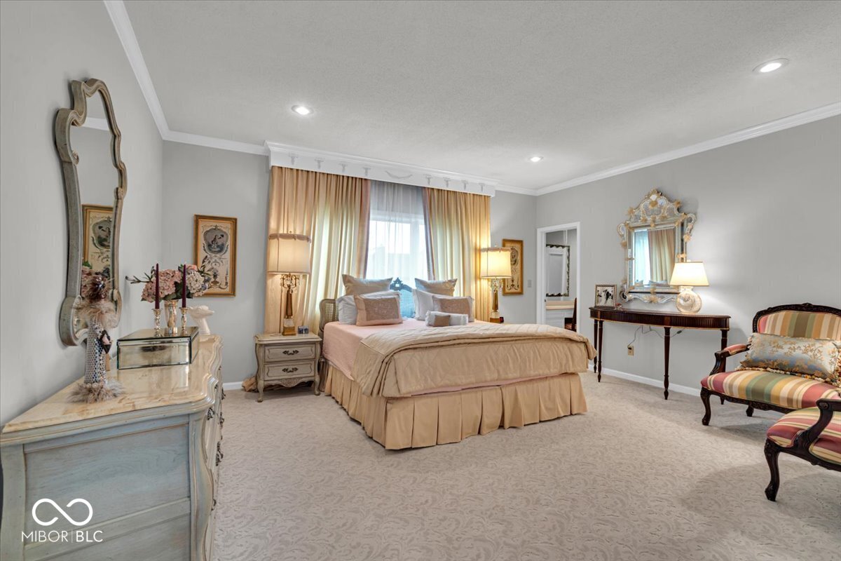 958 Tamarack Cir N Drive