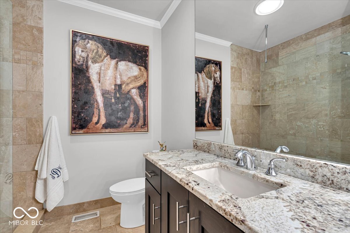 958 Tamarack Cir N Drive