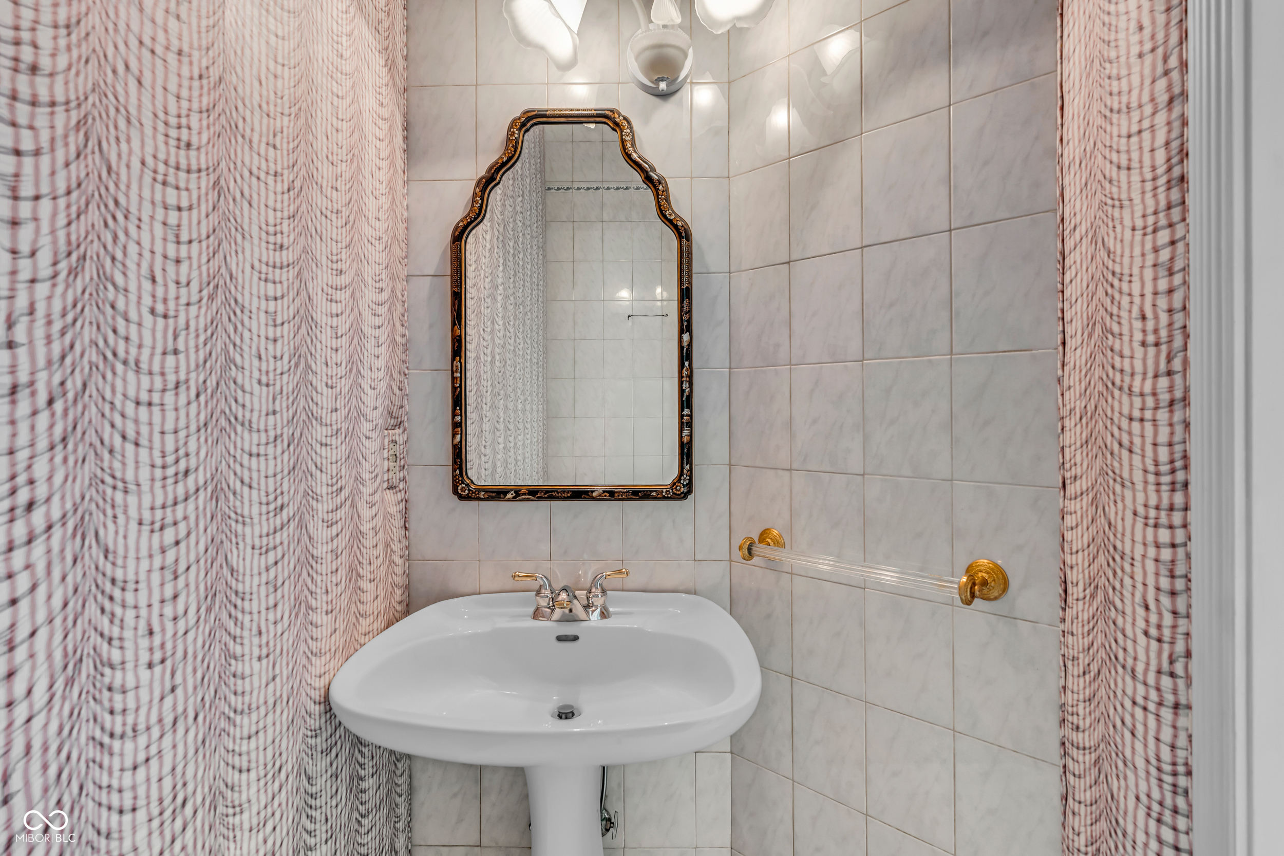 958 Tamarack Cir N Drive