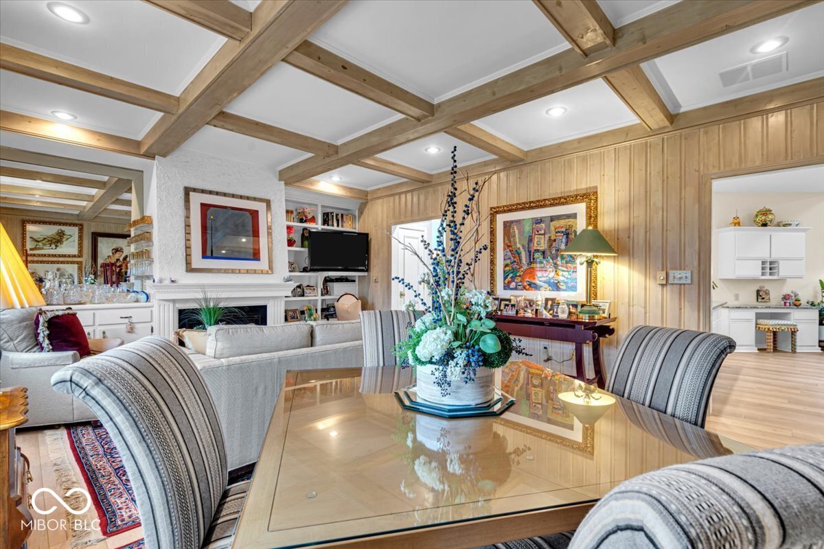 958 Tamarack Cir N Drive