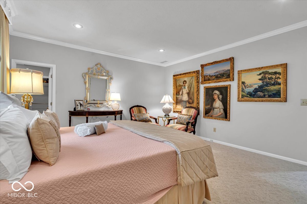 958 Tamarack Cir N Drive