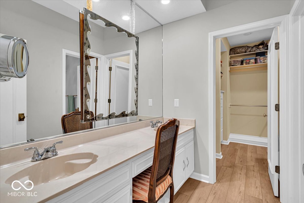 958 Tamarack Cir N Drive