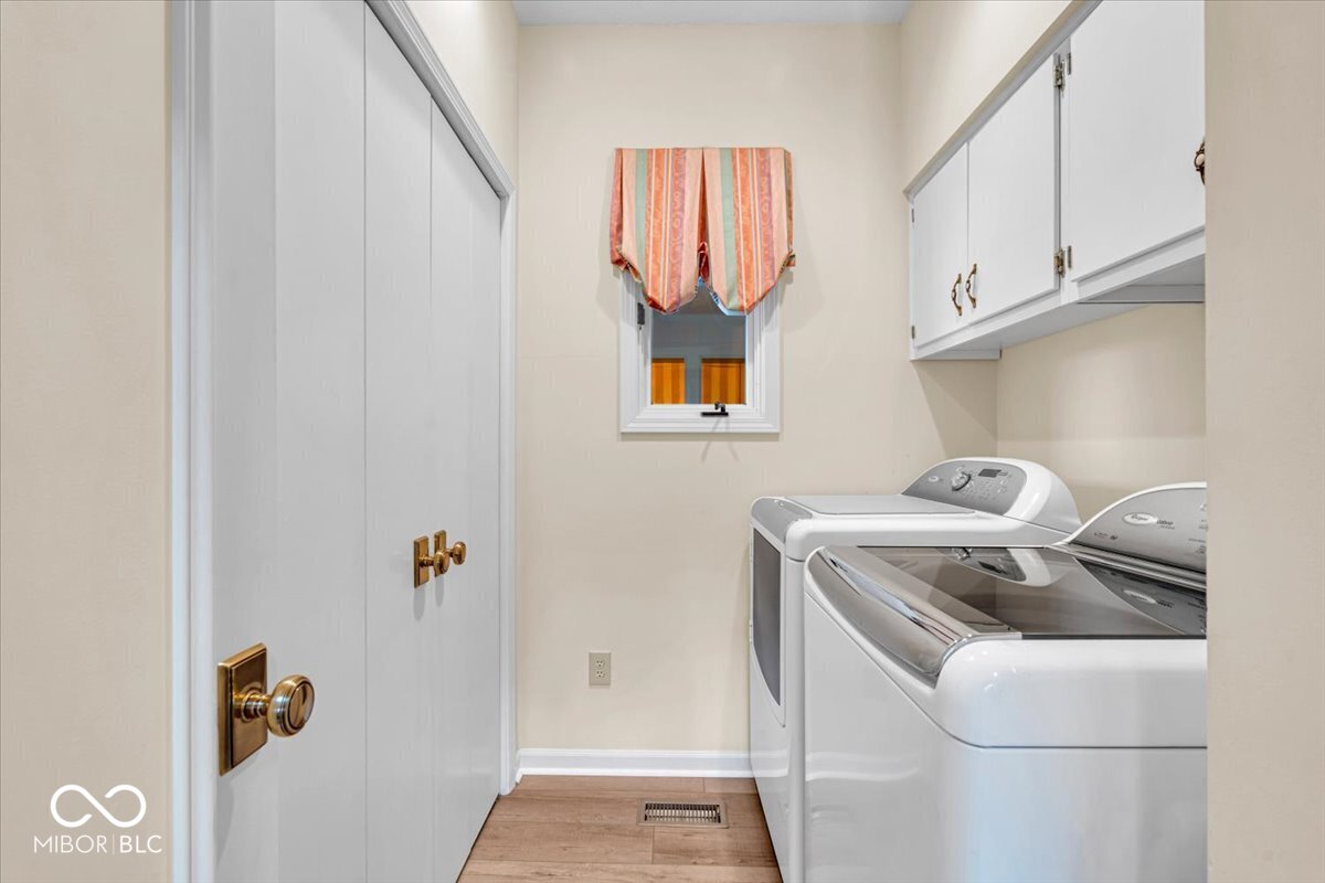 958 Tamarack Cir N Drive