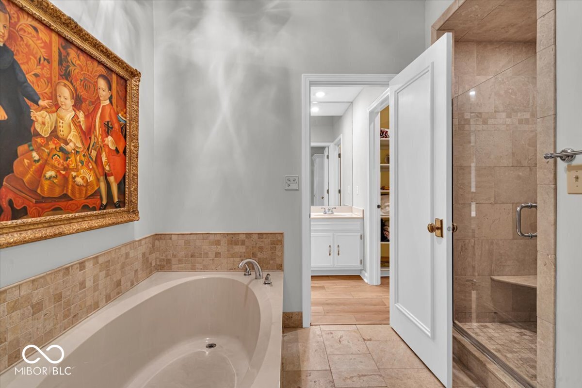 958 Tamarack Cir N Drive