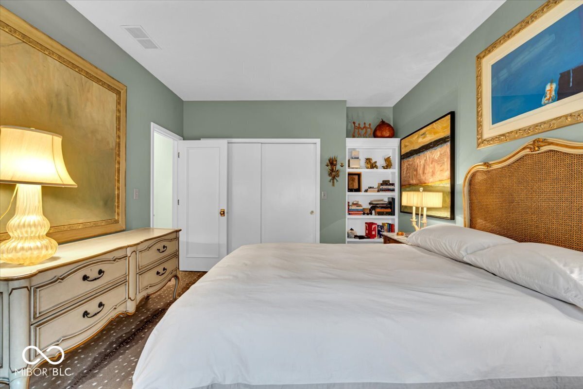 958 Tamarack Cir N Drive