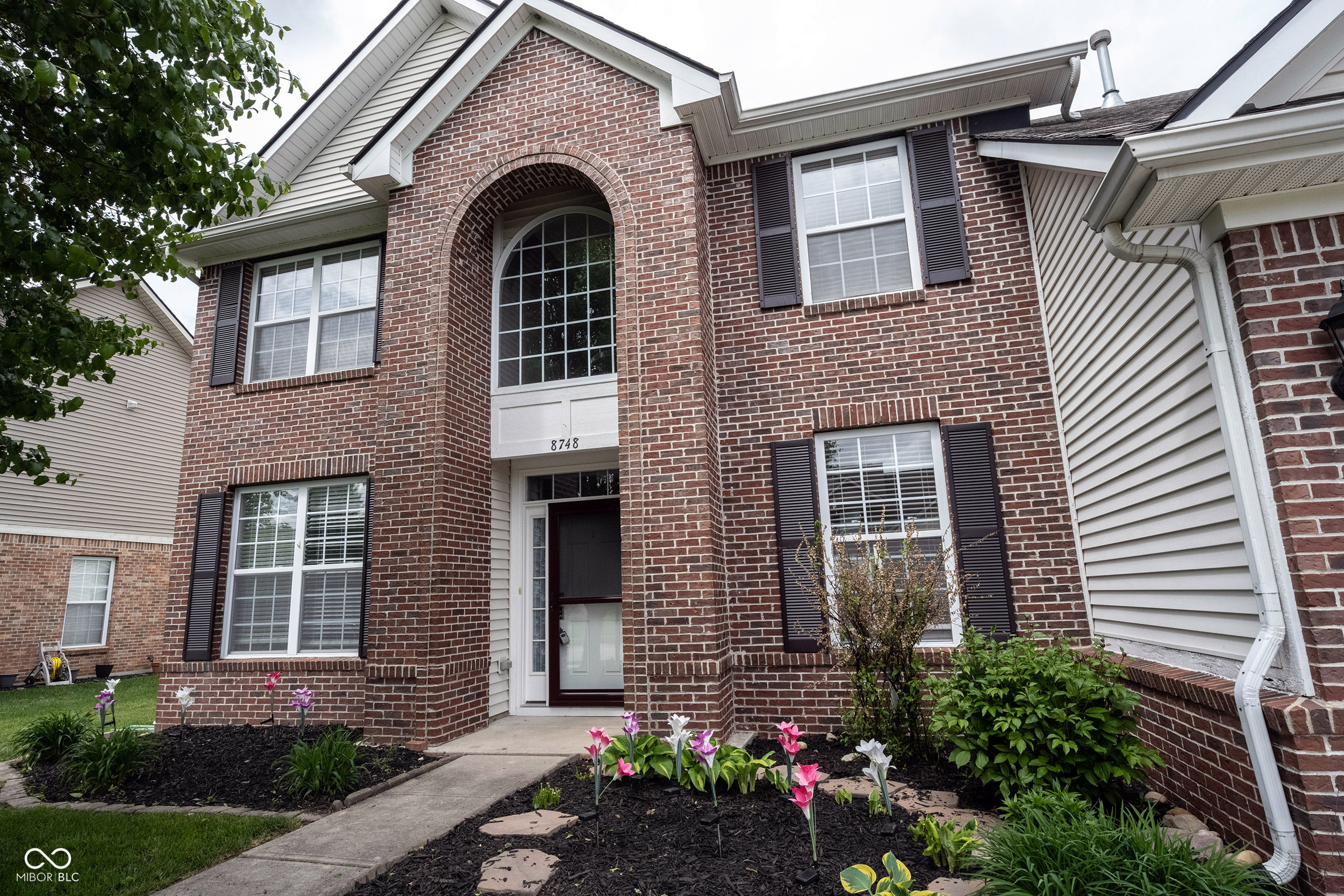 8748 N Autumnview Drive