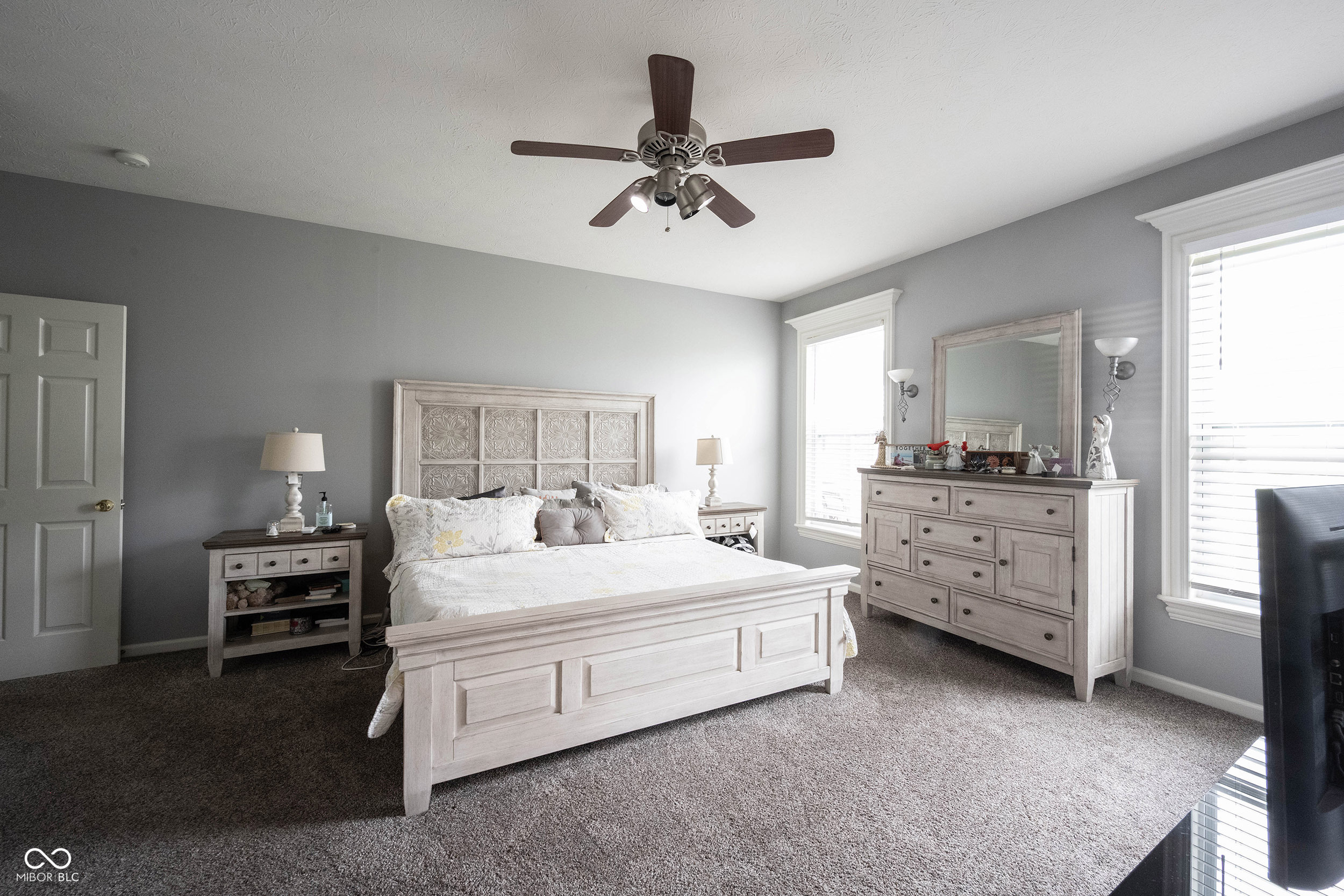 8748 N Autumnview Drive