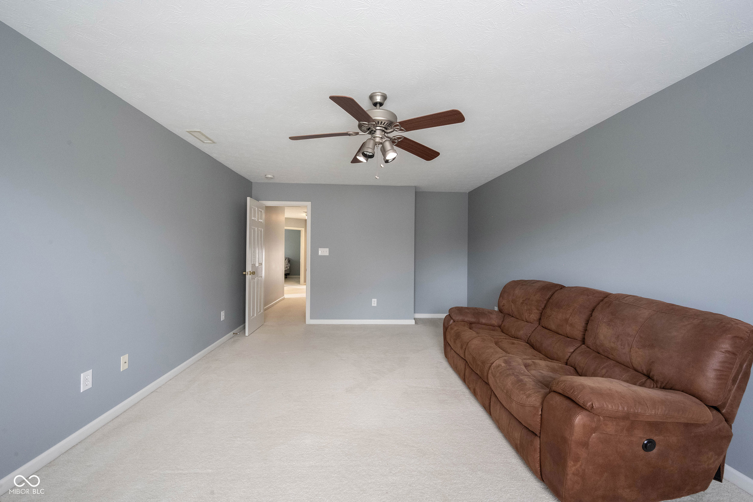 8748 N Autumnview Drive