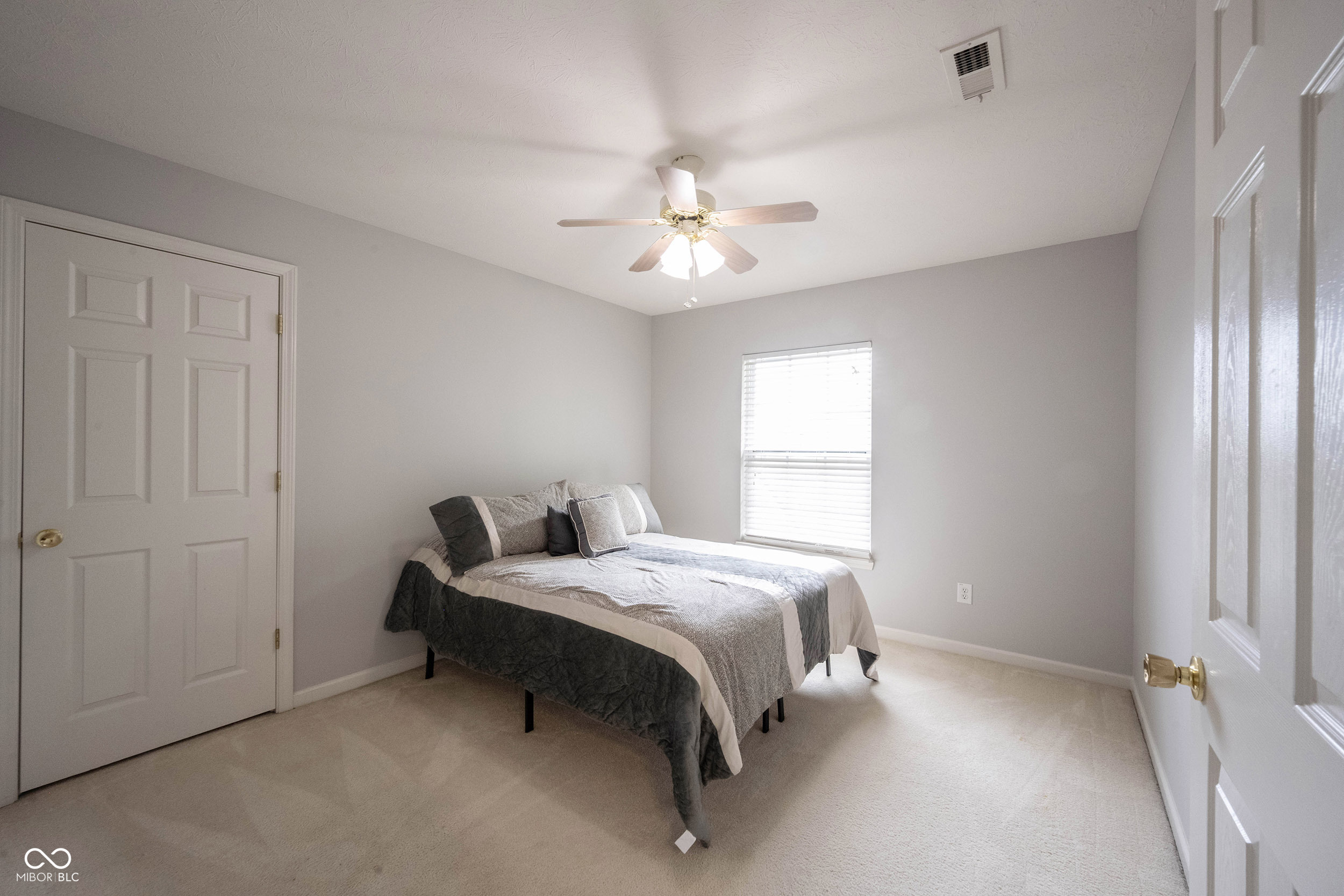 8748 N Autumnview Drive