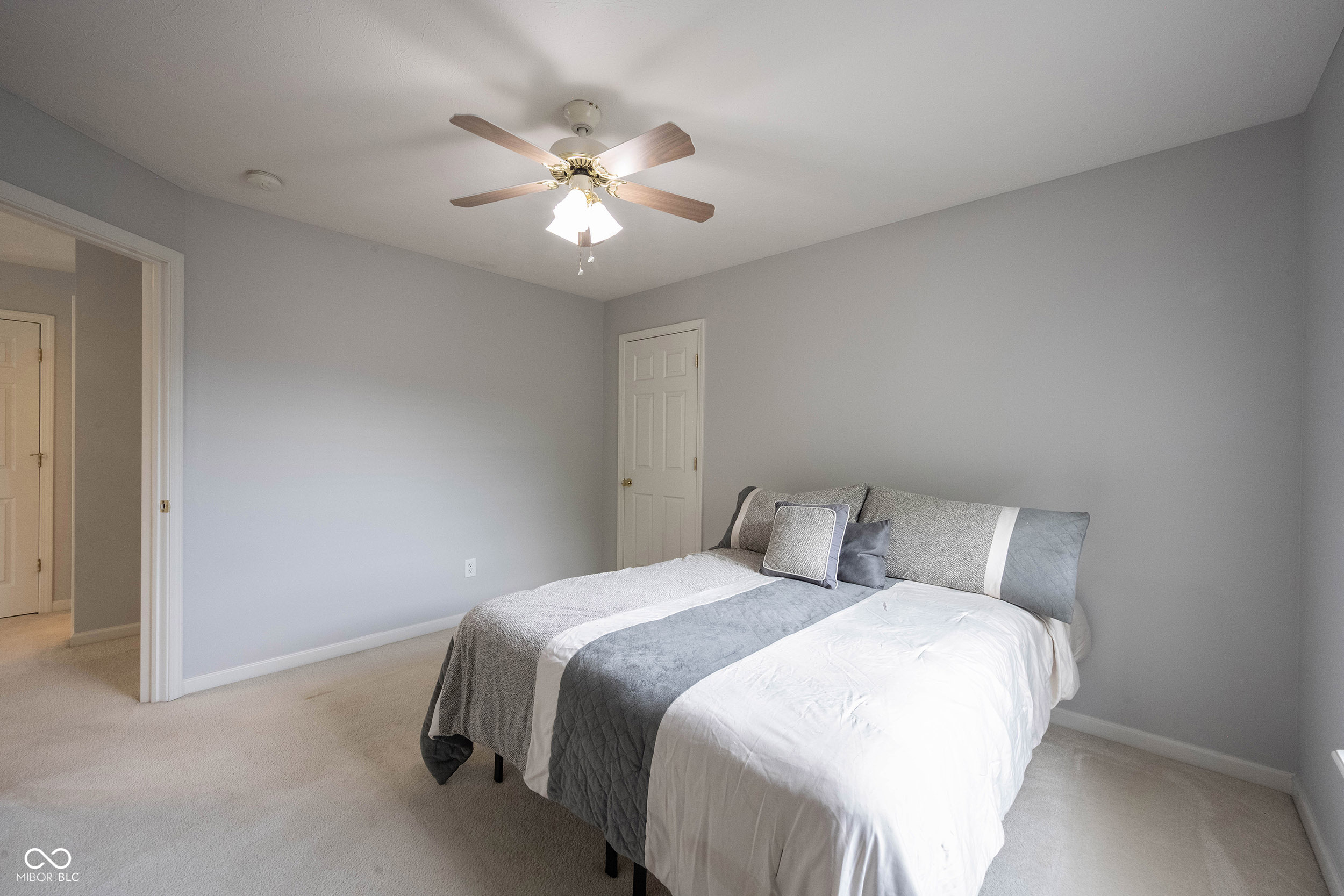 8748 N Autumnview Drive