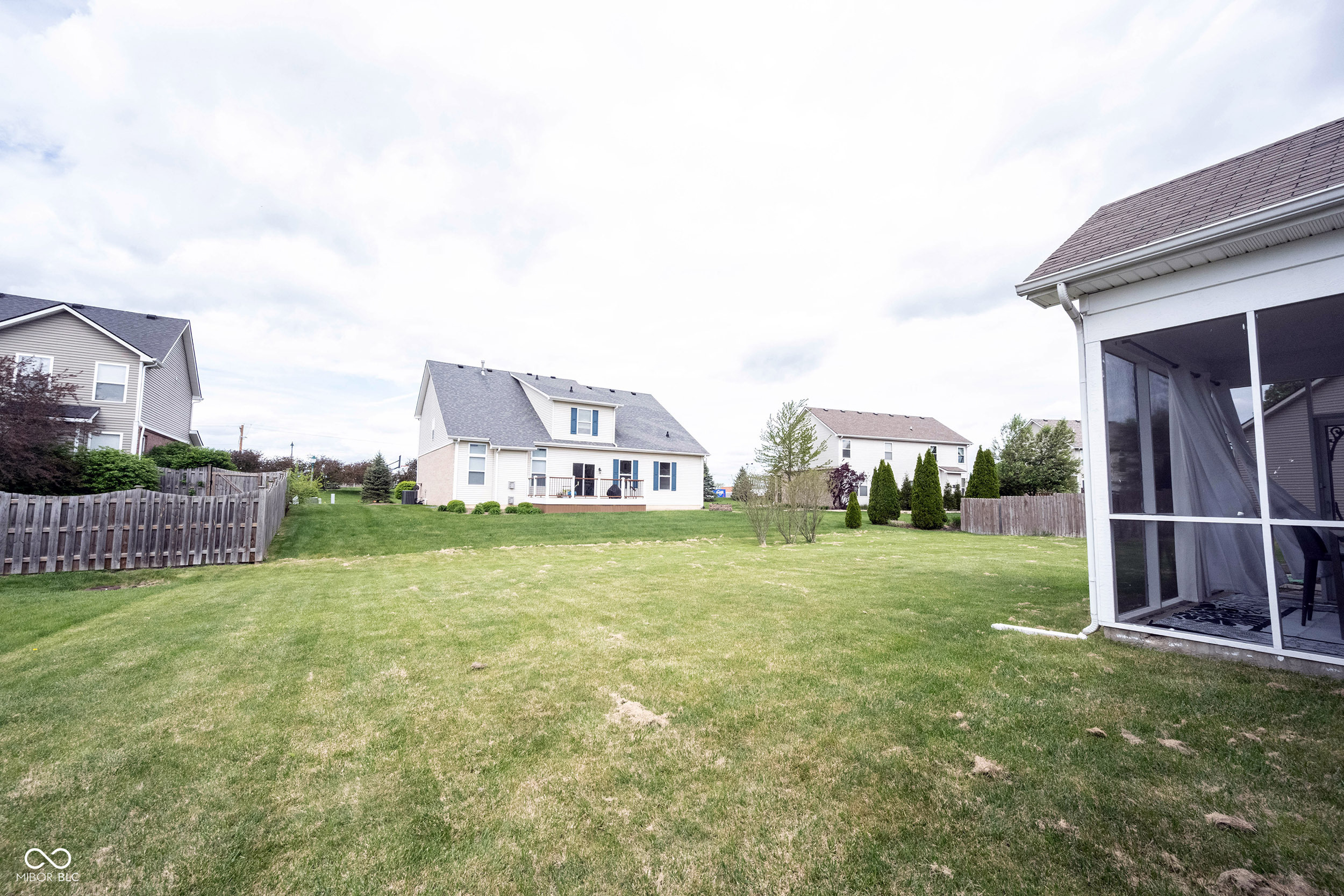 8748 N Autumnview Drive