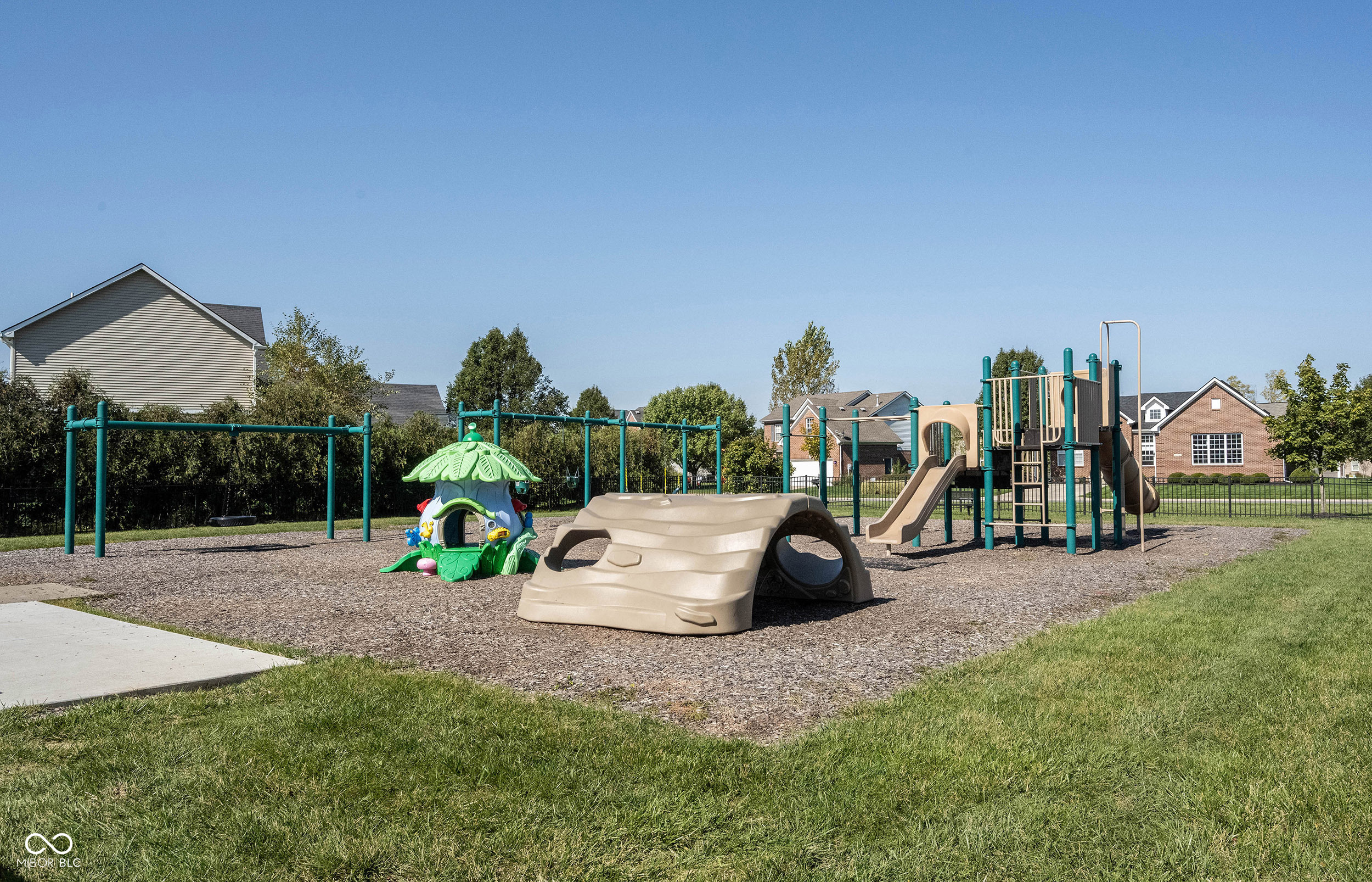 8748 N Autumnview Drive