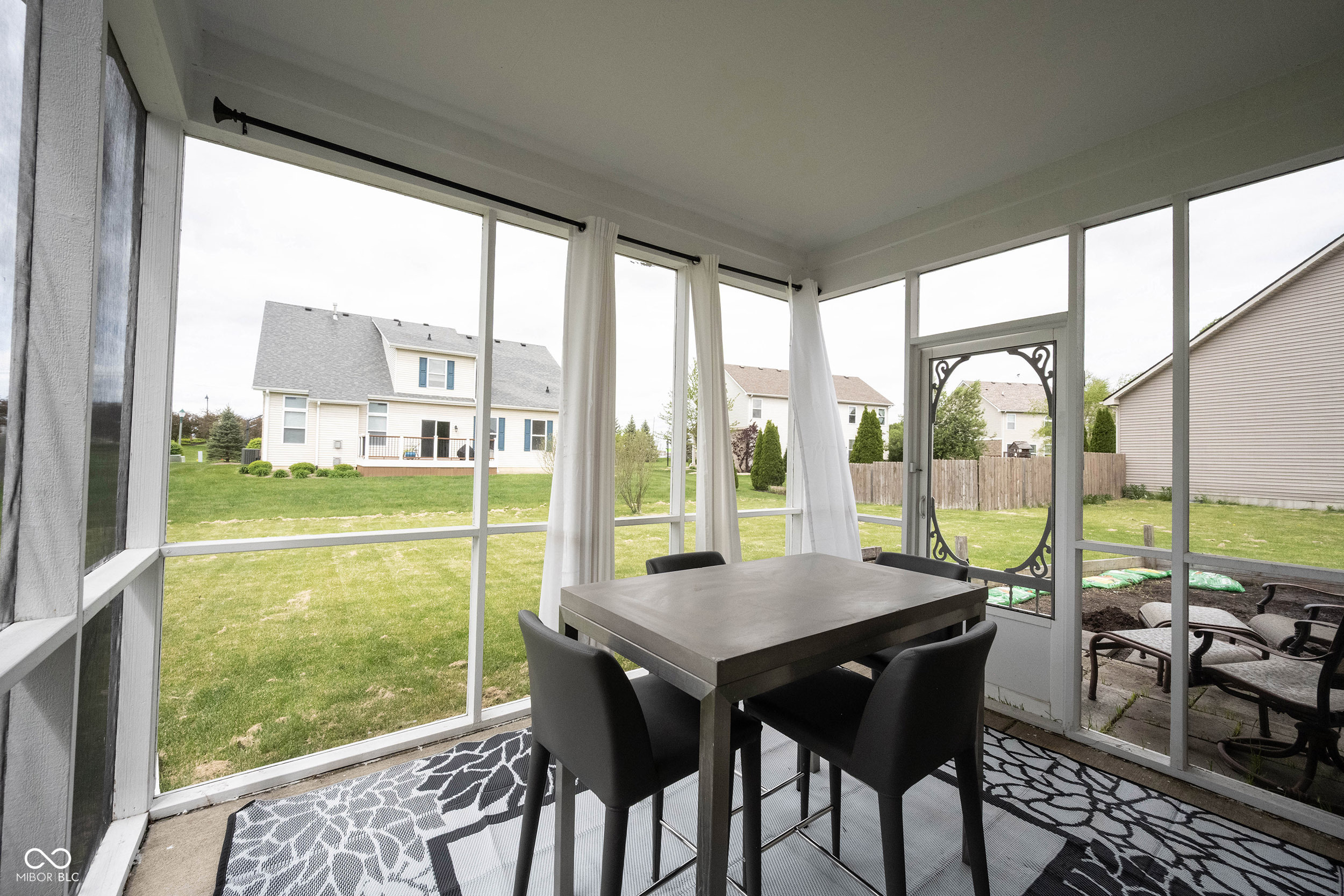 8748 N Autumnview Drive