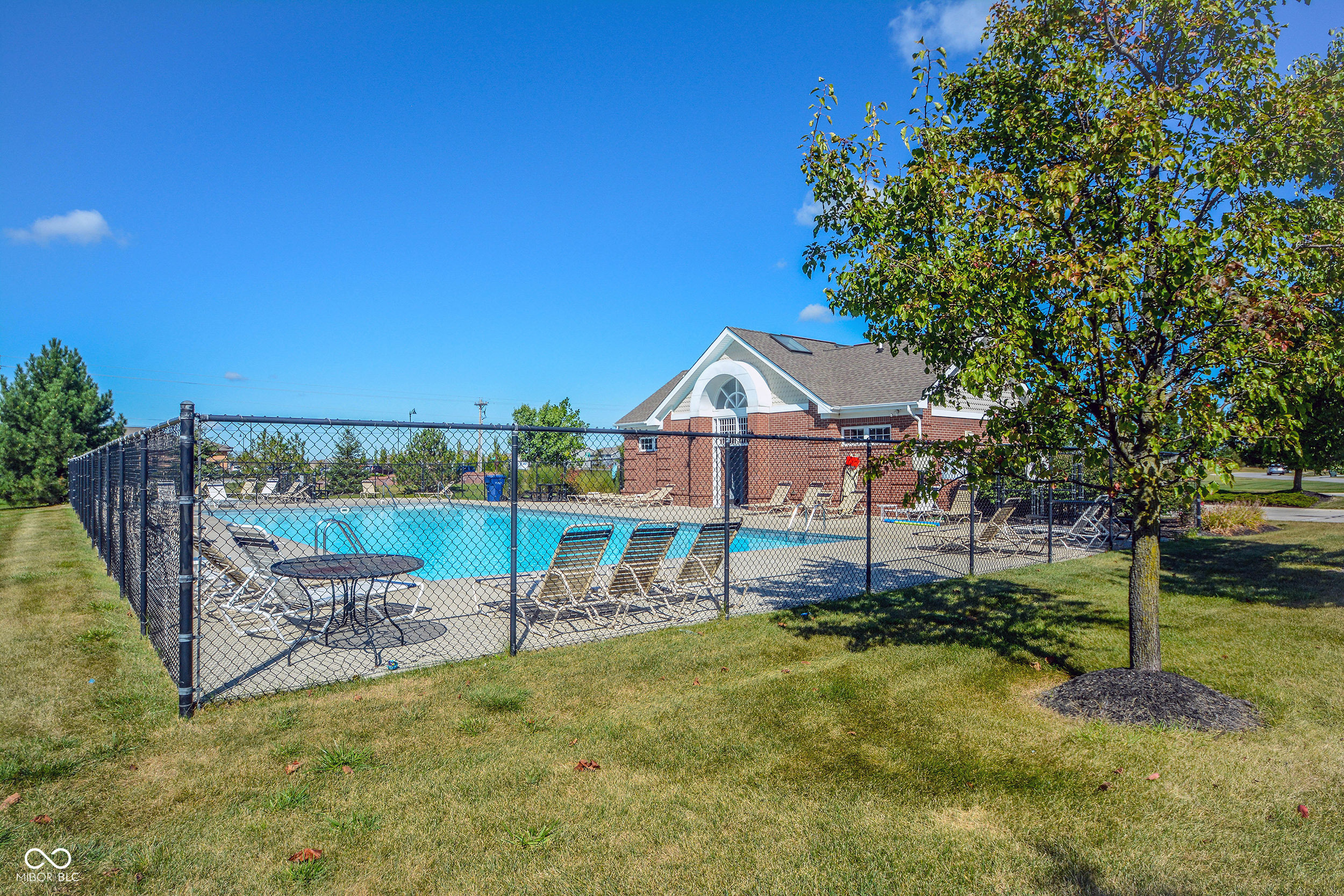 8748 N Autumnview Drive