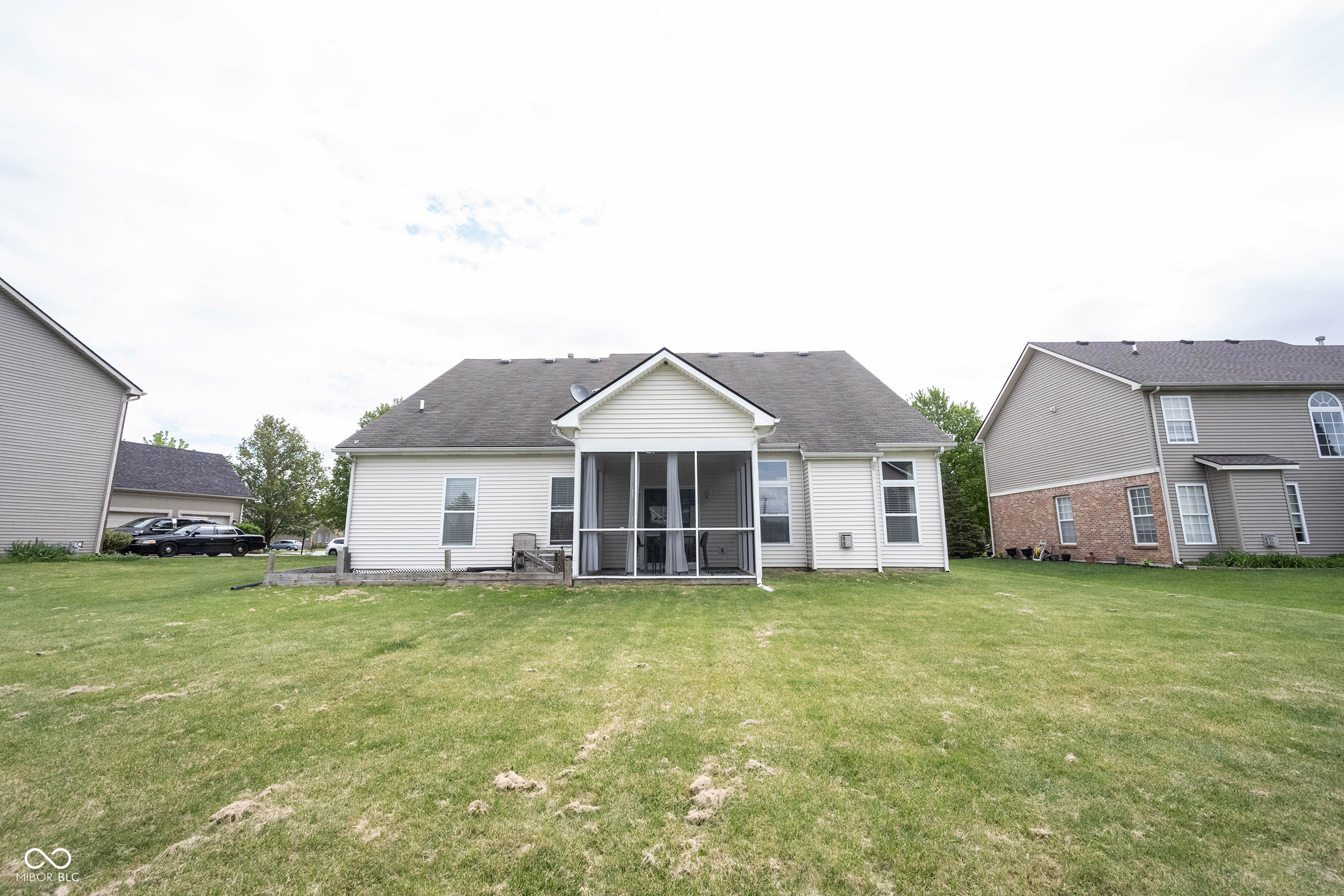 8748 N Autumnview Drive